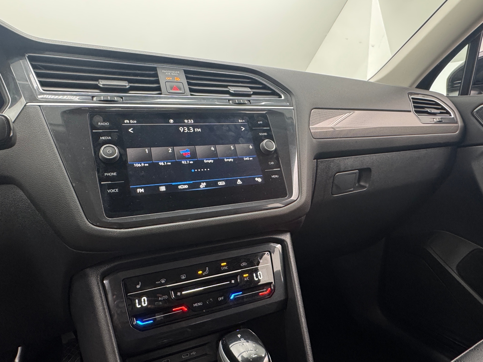 Thumbnail: 2023 Volkswagen Tiguan - 3