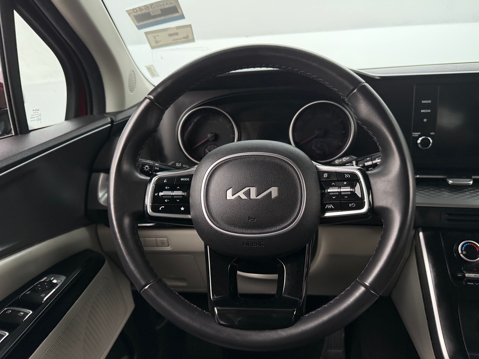 Thumbnail: 2023 Kia Carnival - 4