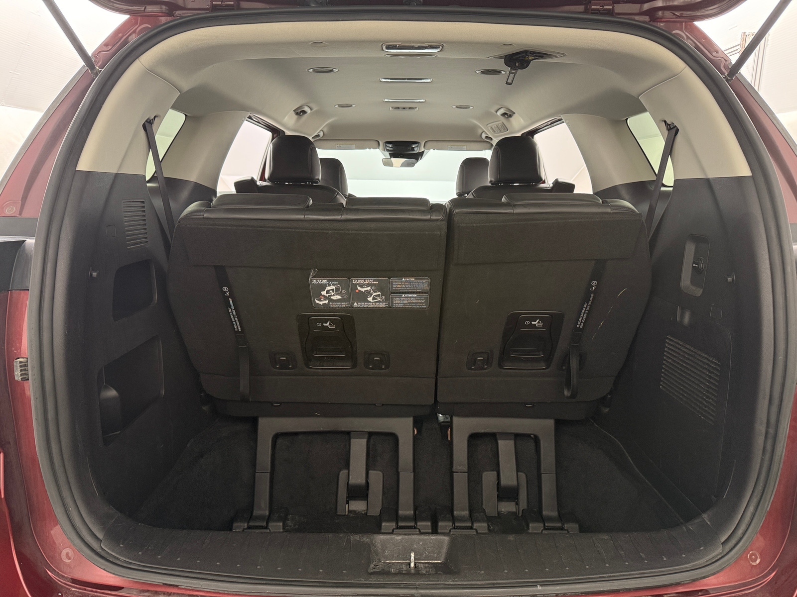 Thumbnail: 2023 Kia Carnival - 6