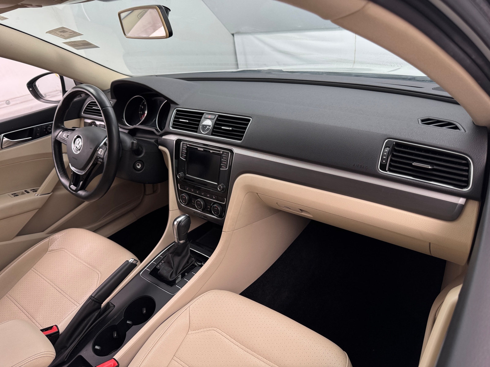 Thumbnail: 2017 Volkswagen Passat - 2