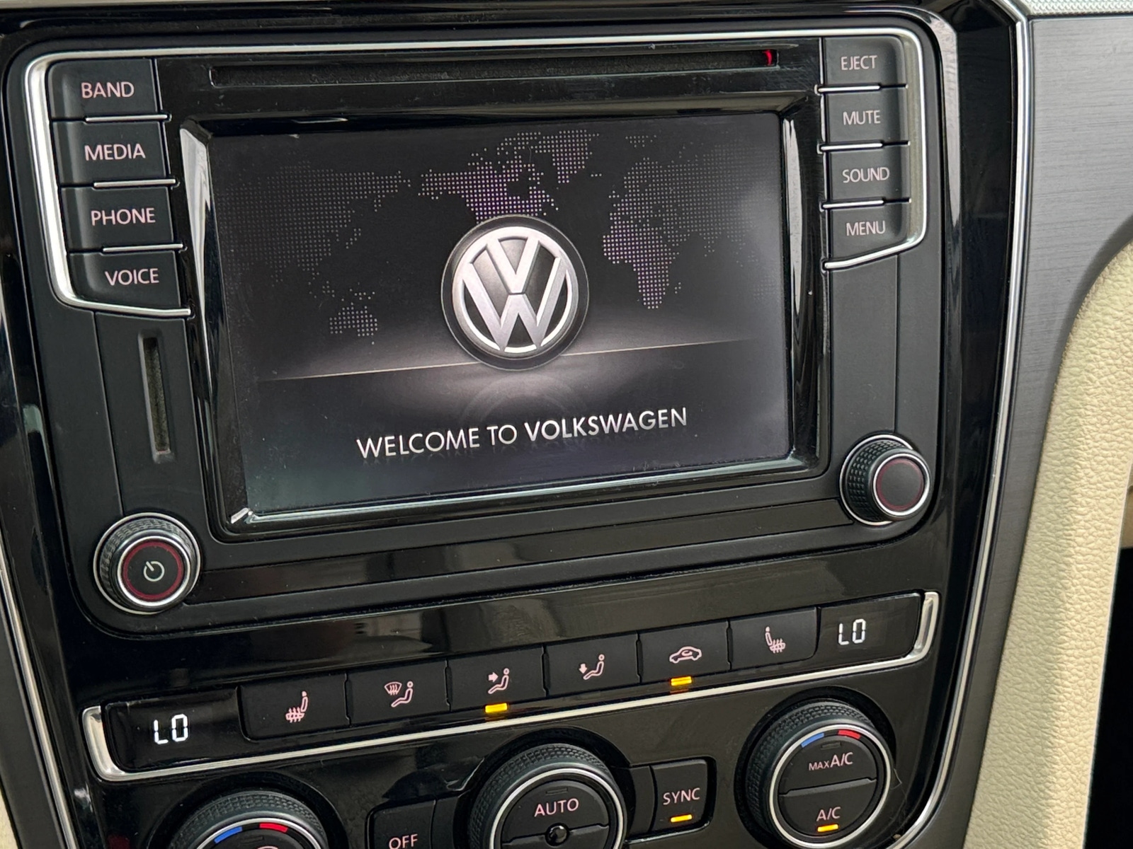 Thumbnail: 2017 Volkswagen Passat - 3