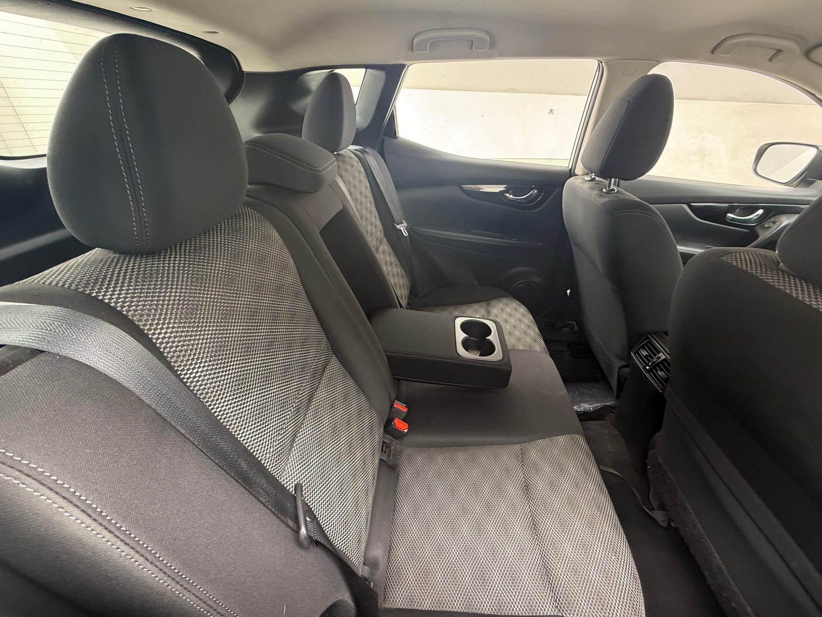 Thumbnail: 2017 Nissan Rogue Sport - 6