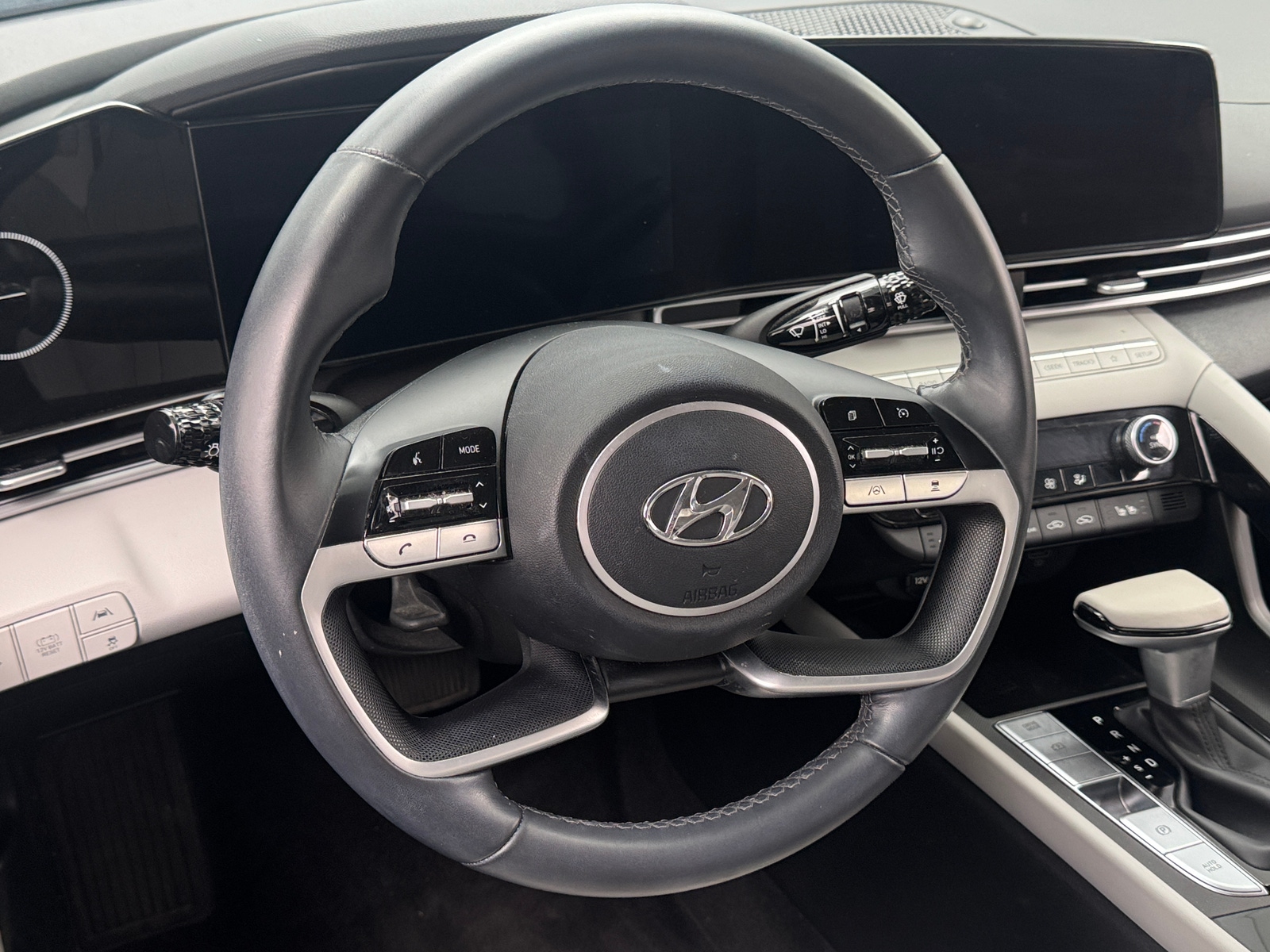 Thumbnail: 2023 Hyundai Elantra - 4
