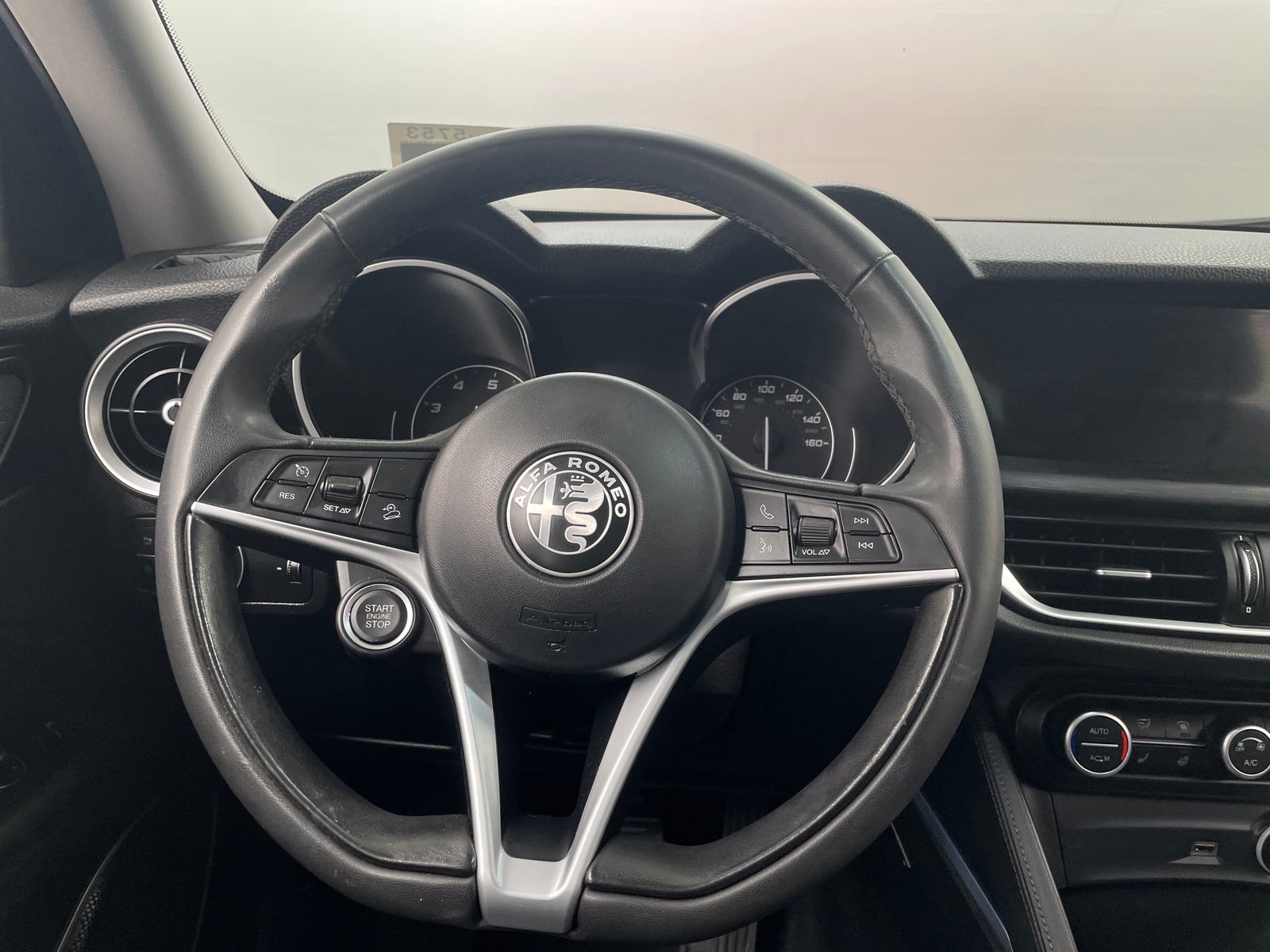 Thumbnail: 2019 Alfa Romeo Stelvio - 4