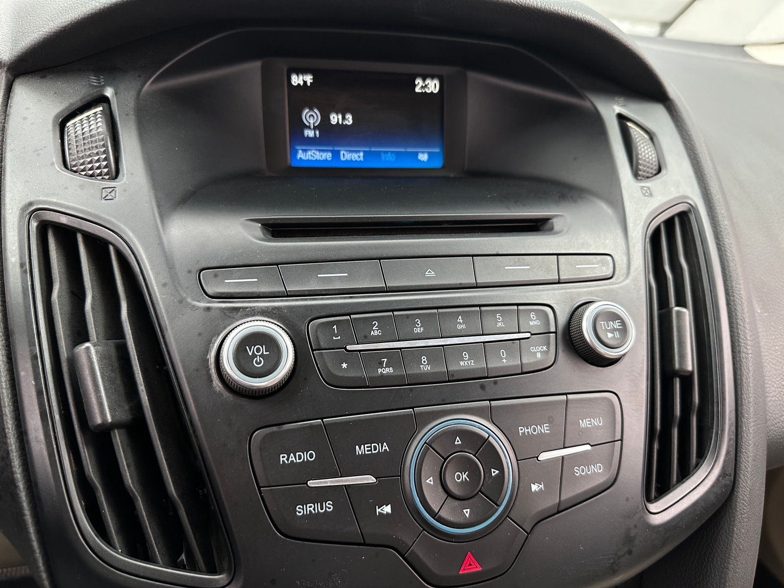 Thumbnail: 2015 Ford Focus - 4