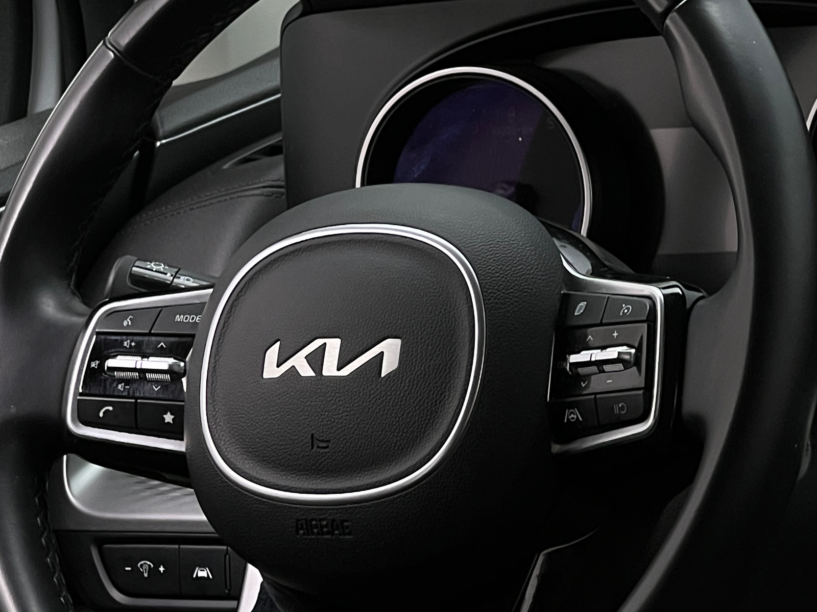 Thumbnail: 2023 Kia Carnival - 4