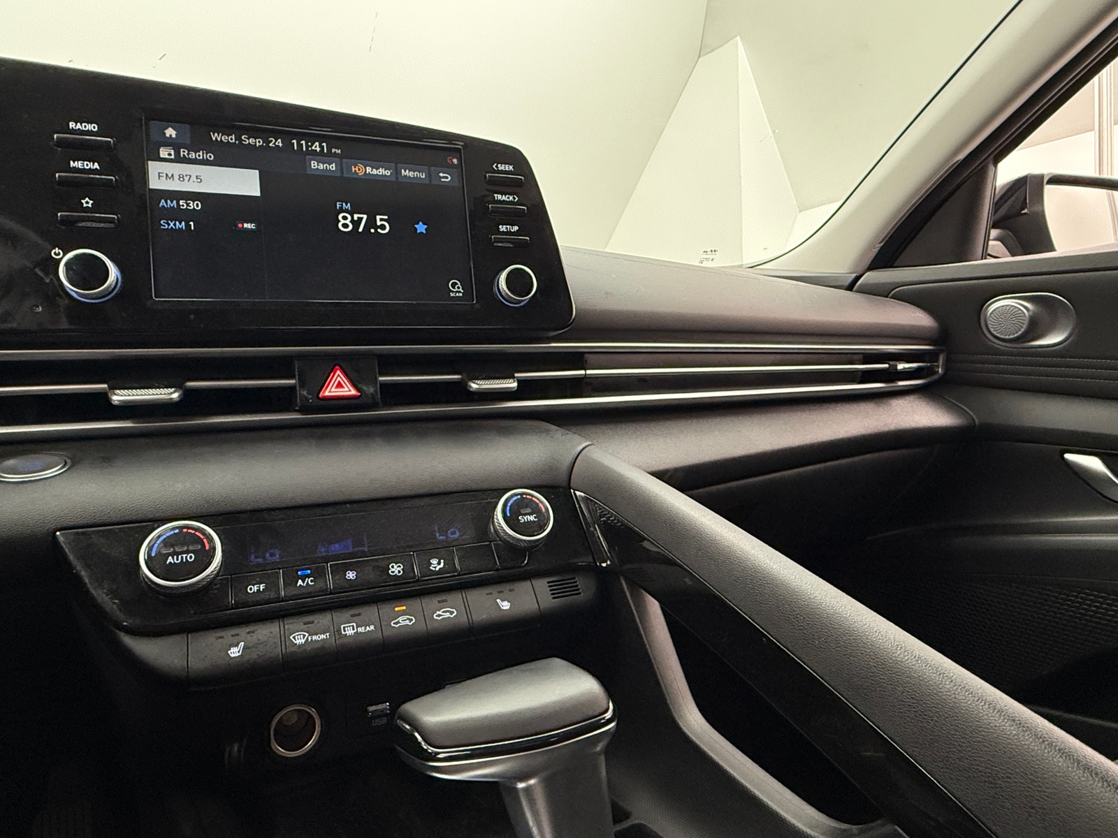 Thumbnail: 2021 Hyundai Elantra - 4