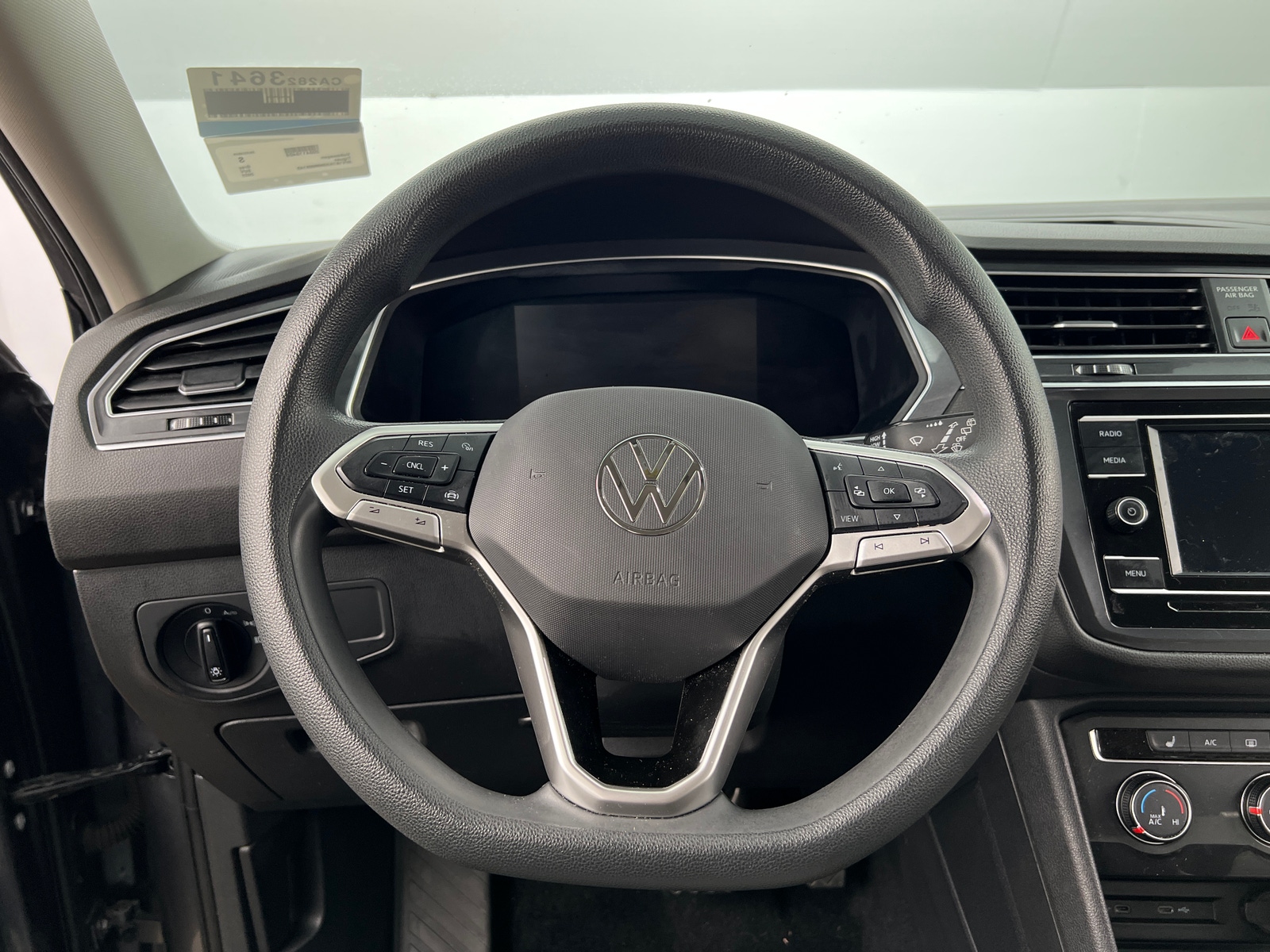 Thumbnail: 2022 Volkswagen Tiguan - 5