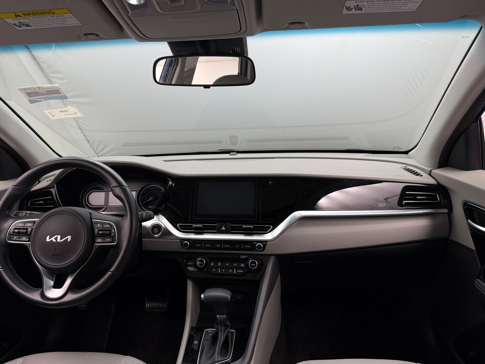 Thumbnail: 2022 Kia Niro - 3