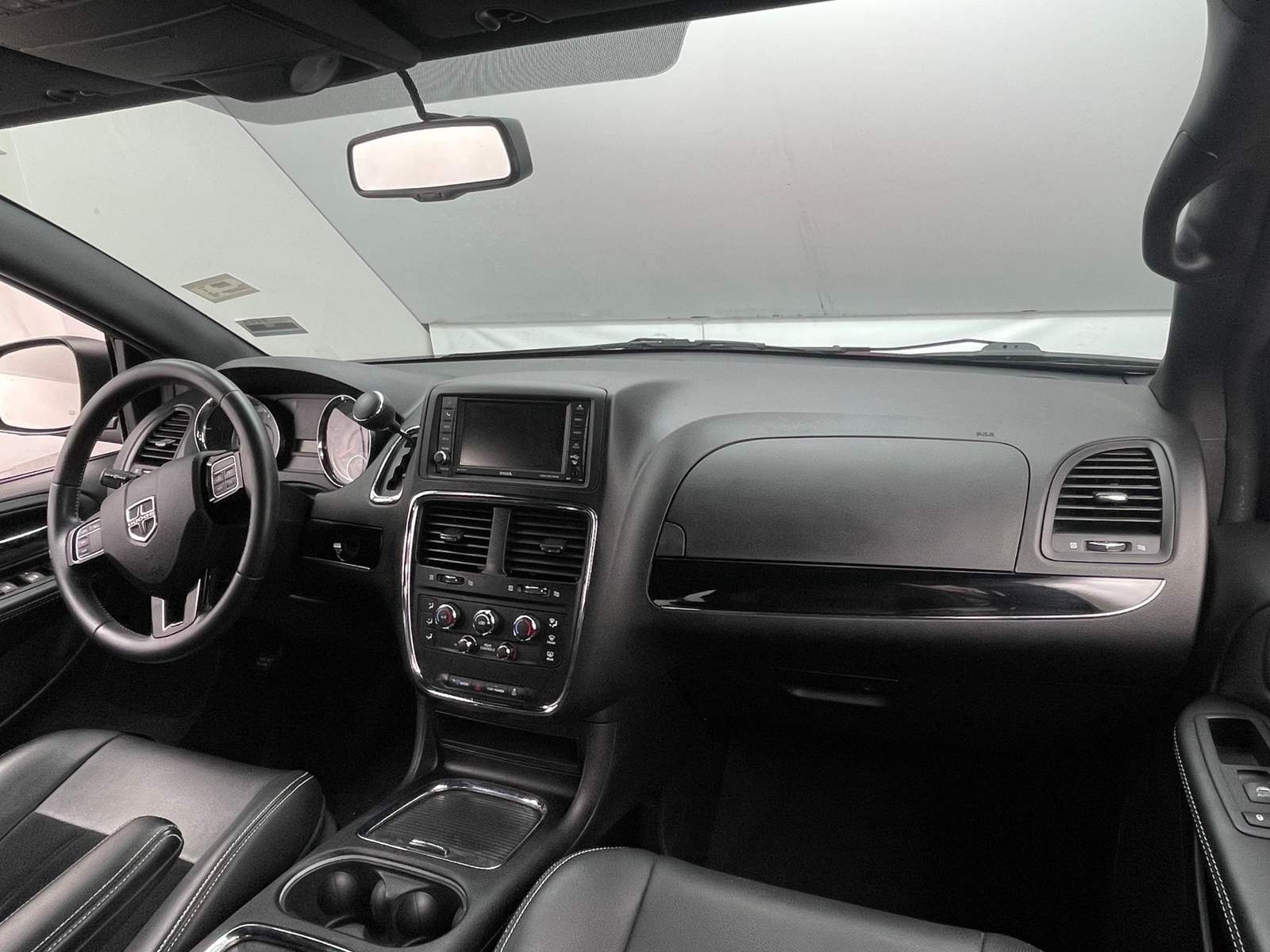 Thumbnail: 2015 Dodge Grand Caravan - 2