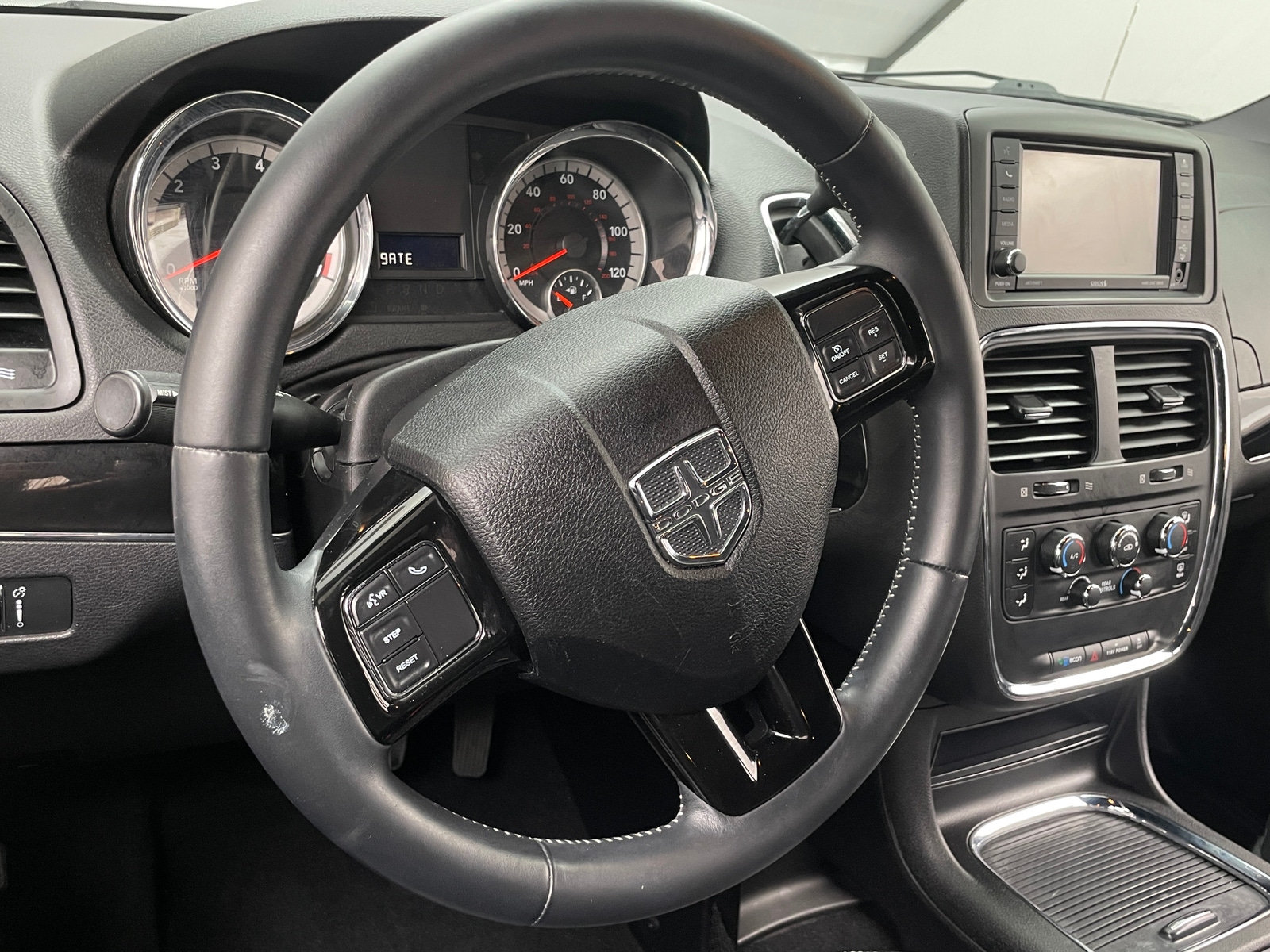 Thumbnail: 2015 Dodge Grand Caravan - 4