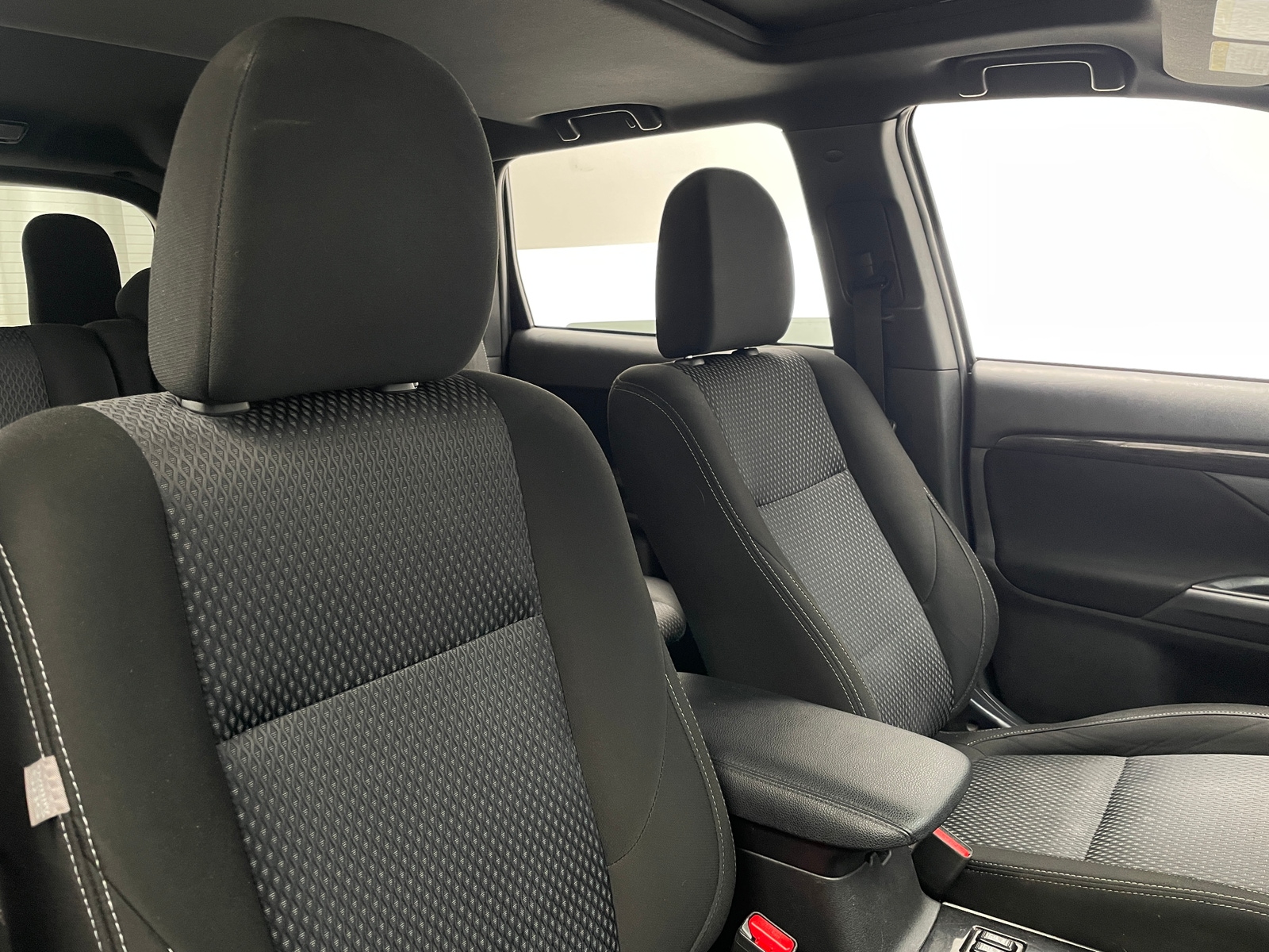 Thumbnail: 2018 Mitsubishi Outlander - 2