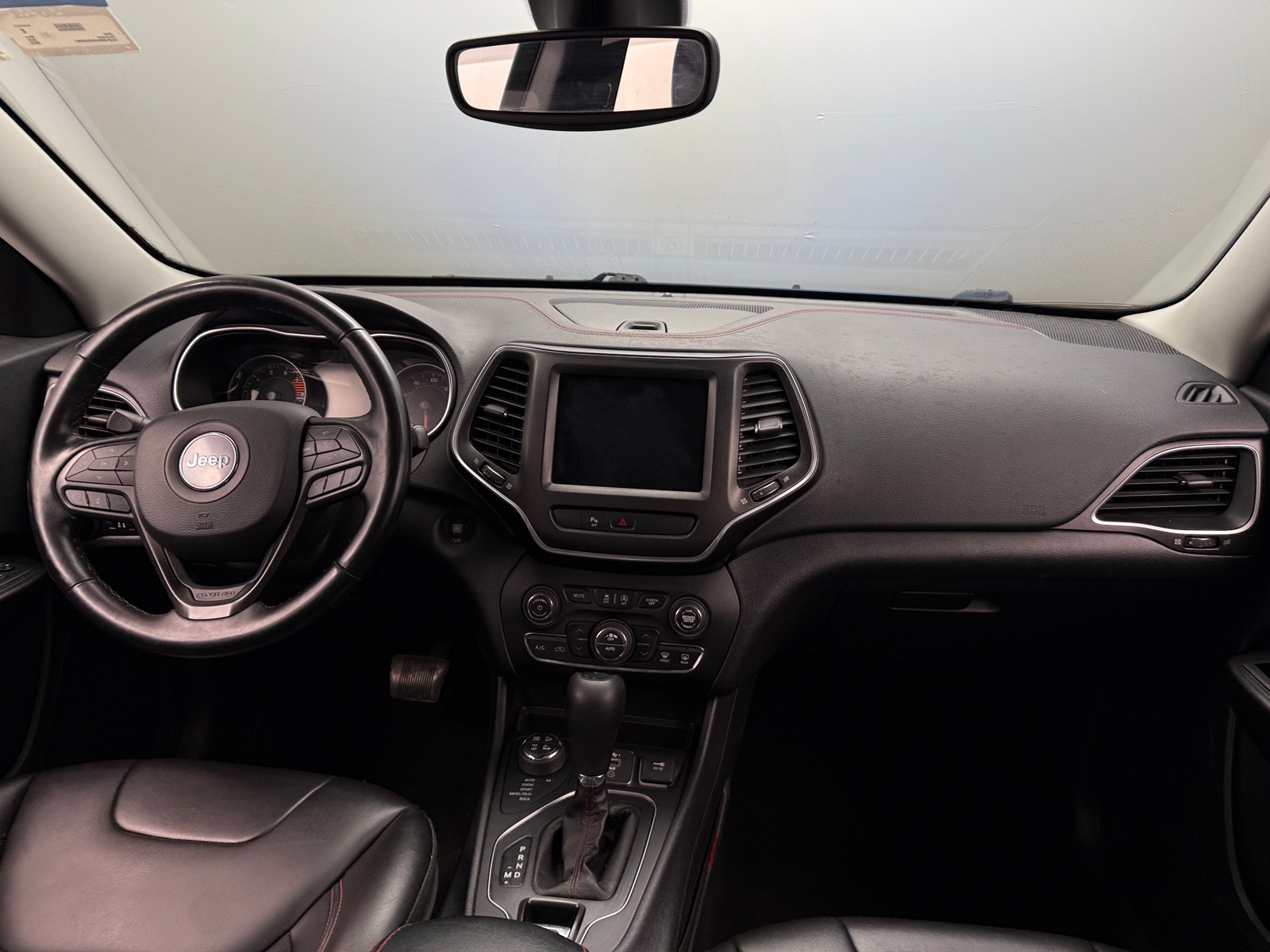 Thumbnail: 2019 Jeep Cherokee - 3