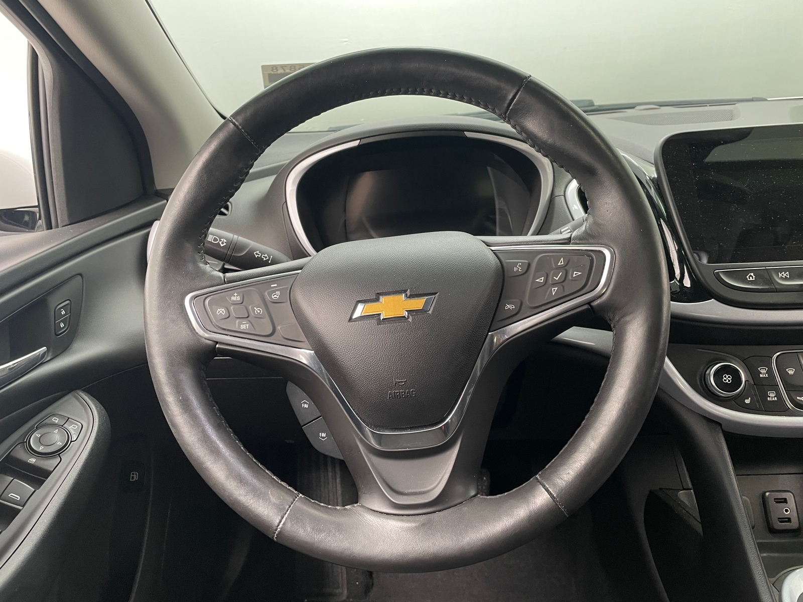 Thumbnail: 2017 Chevrolet Volt - 5
