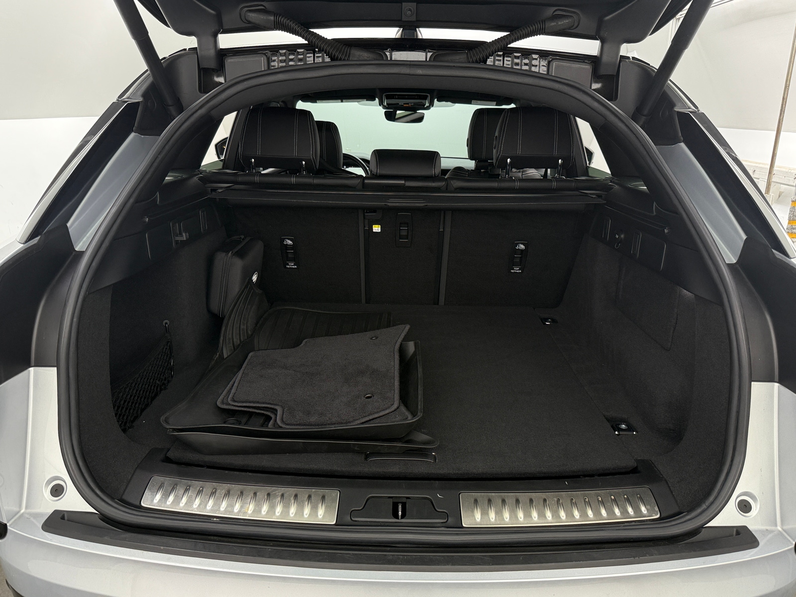 Thumbnail: 2021 Land Rover Range Rover Velar - 6