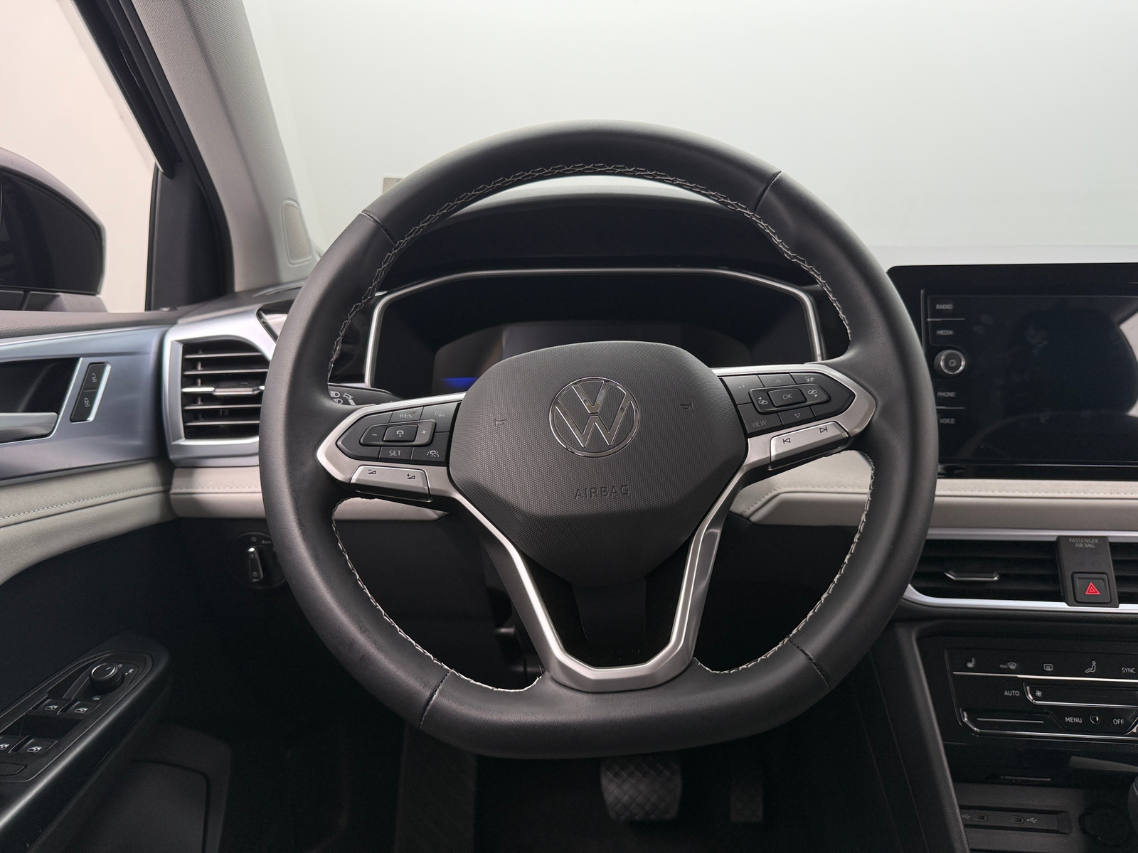 Thumbnail: 2025 Volkswagen Taos - 4