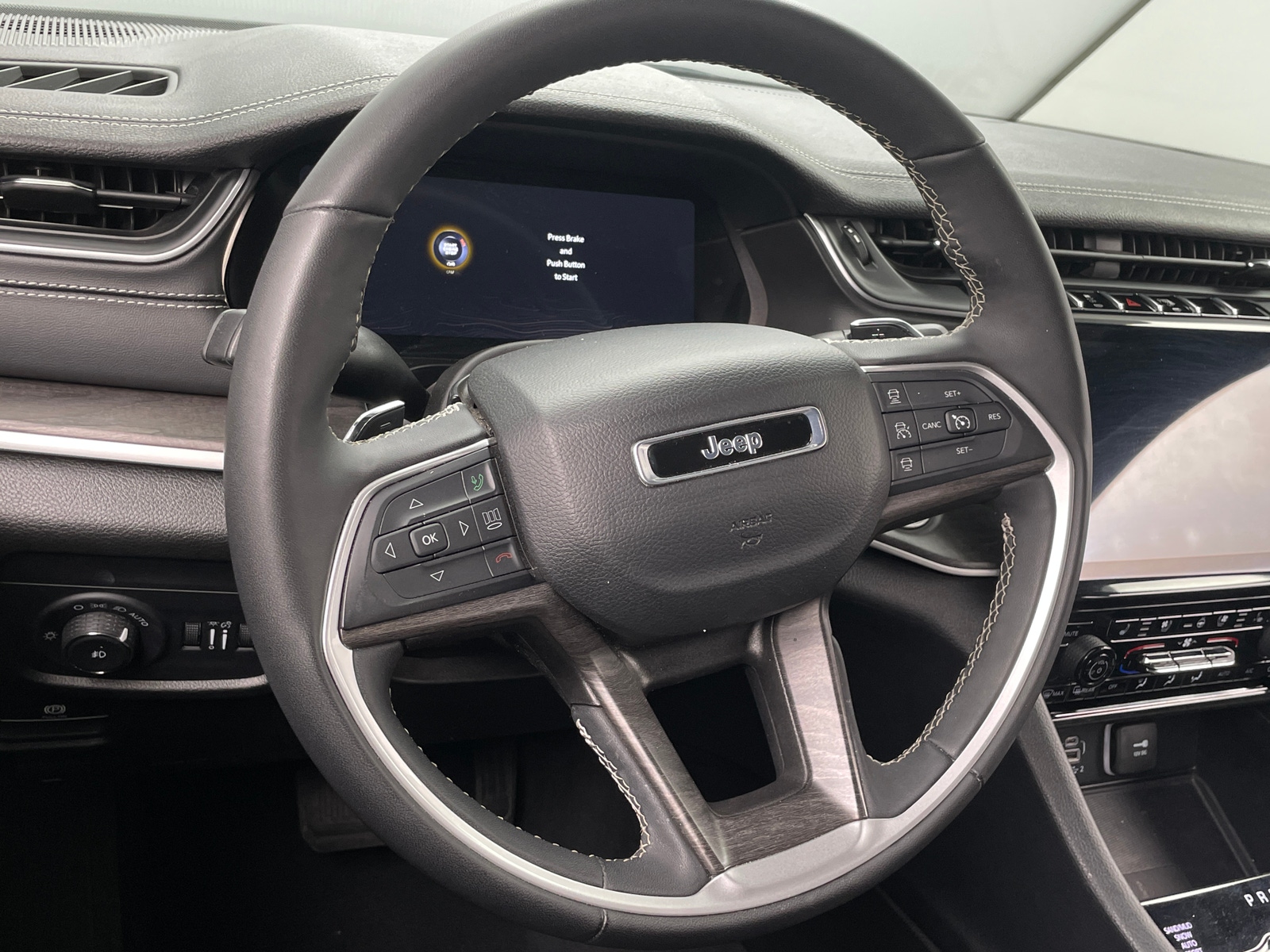 Thumbnail: 2024 Jeep Grand Cherokee L - 4