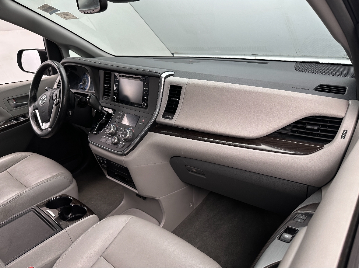 Thumbnail: 2018 Toyota Sienna - 2