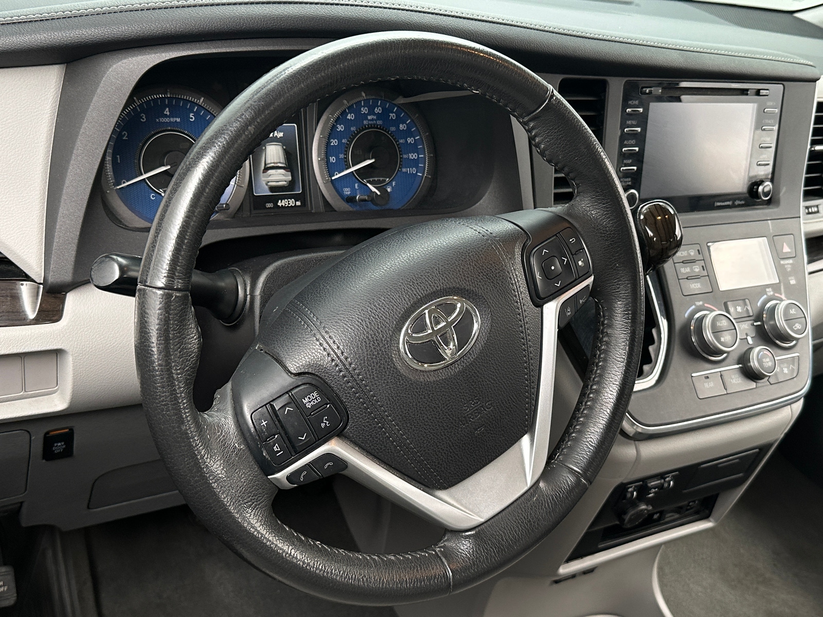Thumbnail: 2018 Toyota Sienna - 4