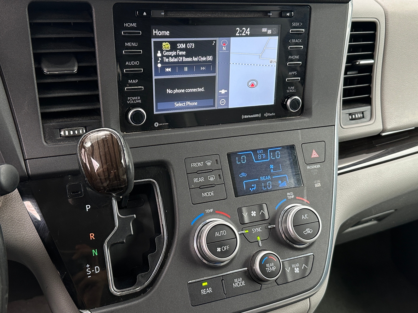 Thumbnail: 2018 Toyota Sienna - 3