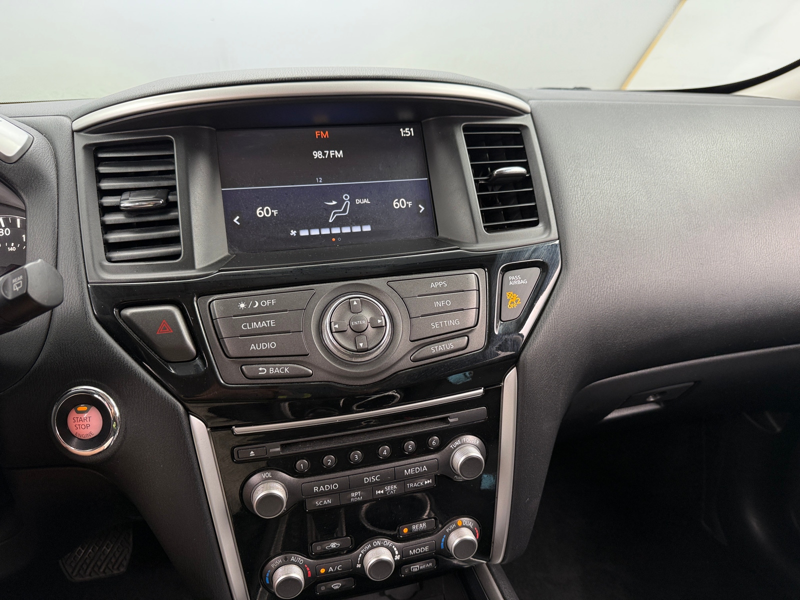 Thumbnail: 2017 Nissan Pathfinder - 4