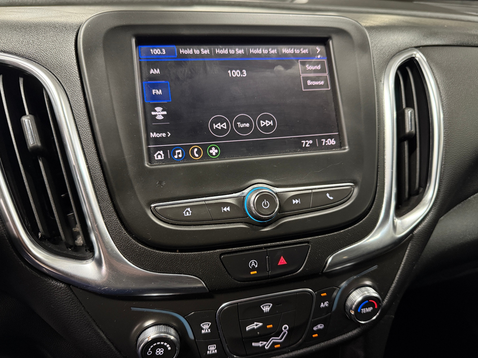 Thumbnail: 2022 Chevrolet Equinox - 4