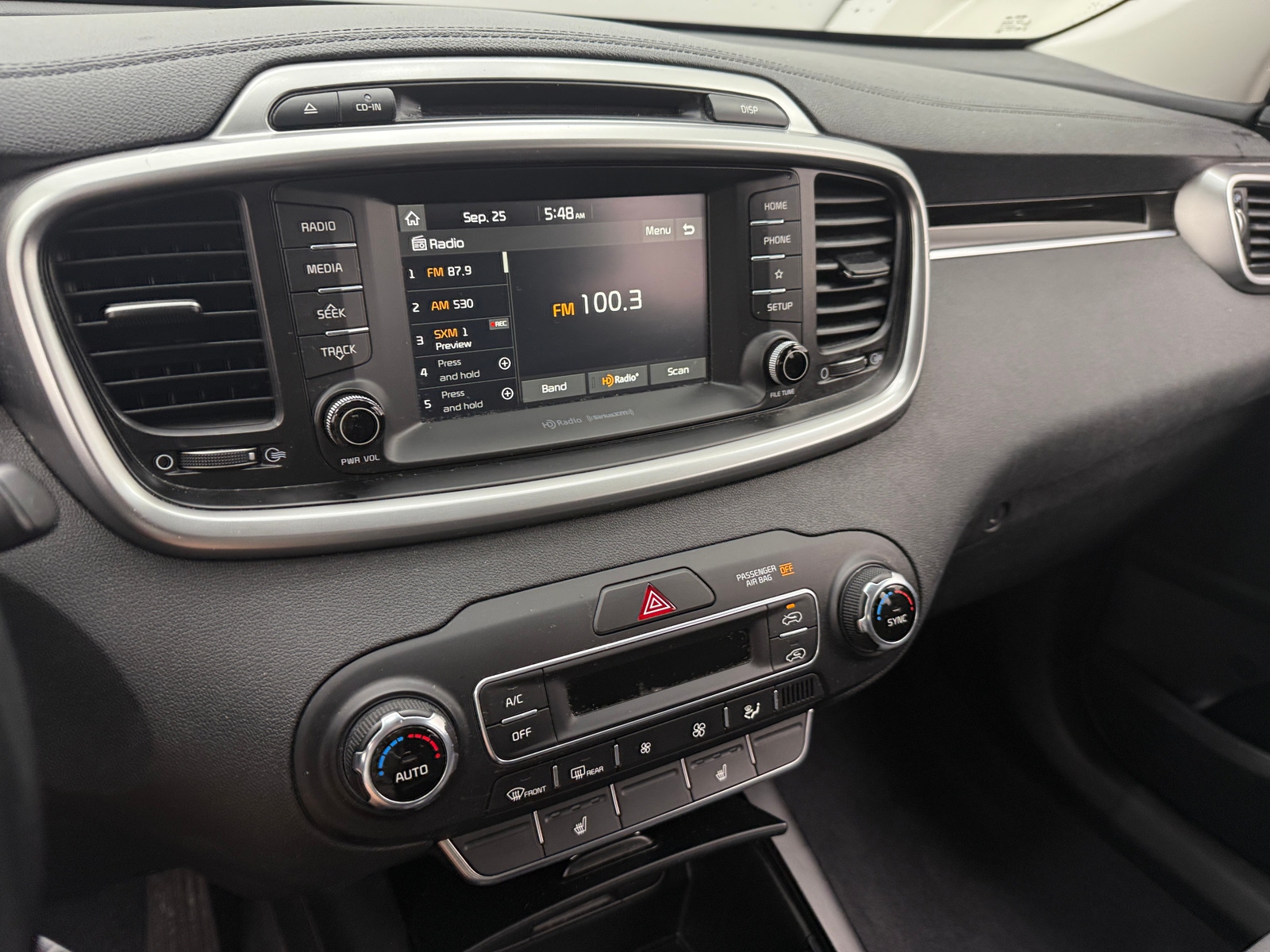 Thumbnail: 2019 Kia Sorento - 4