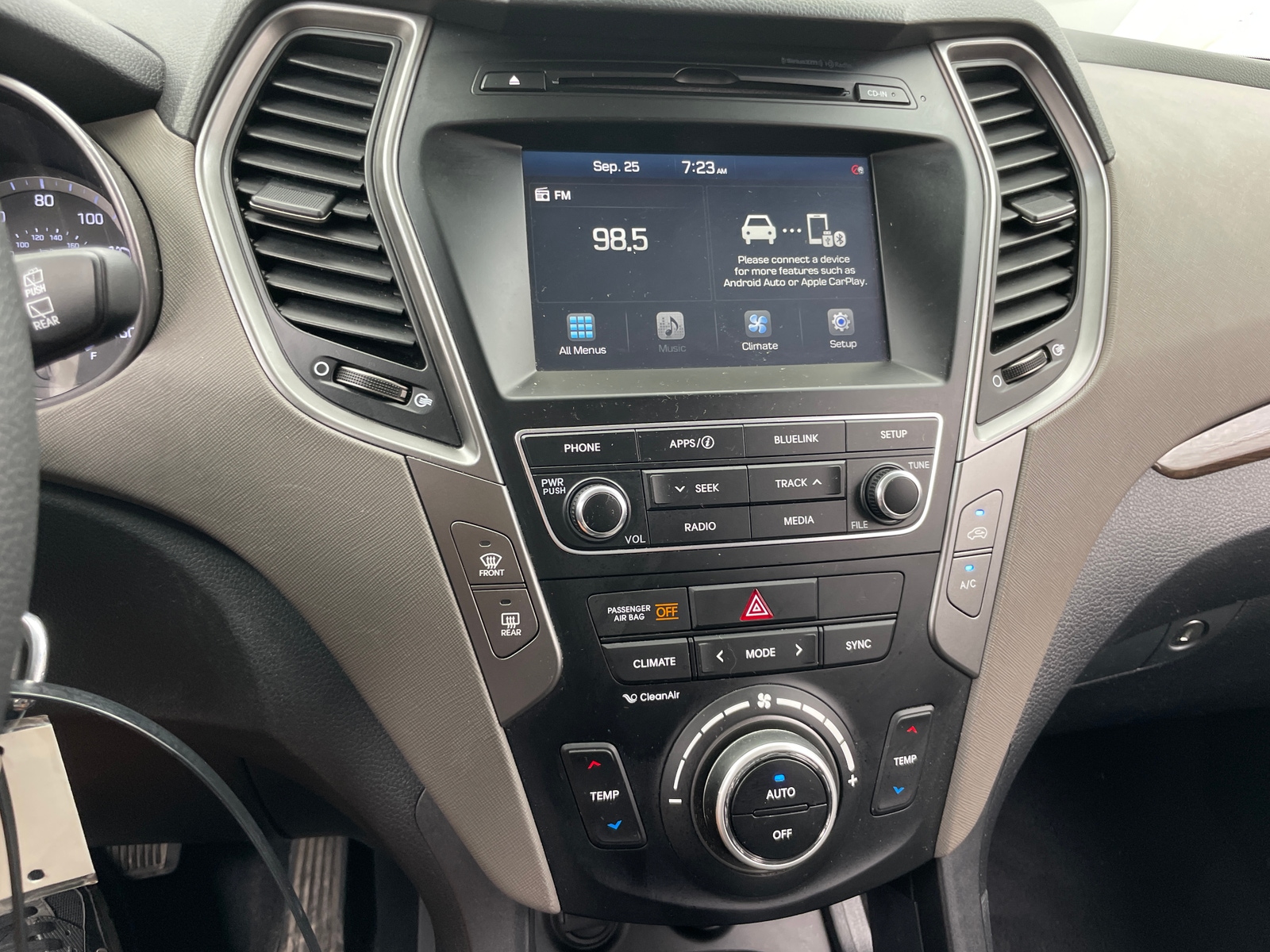Thumbnail: 2017 Hyundai Santa Fe - 4