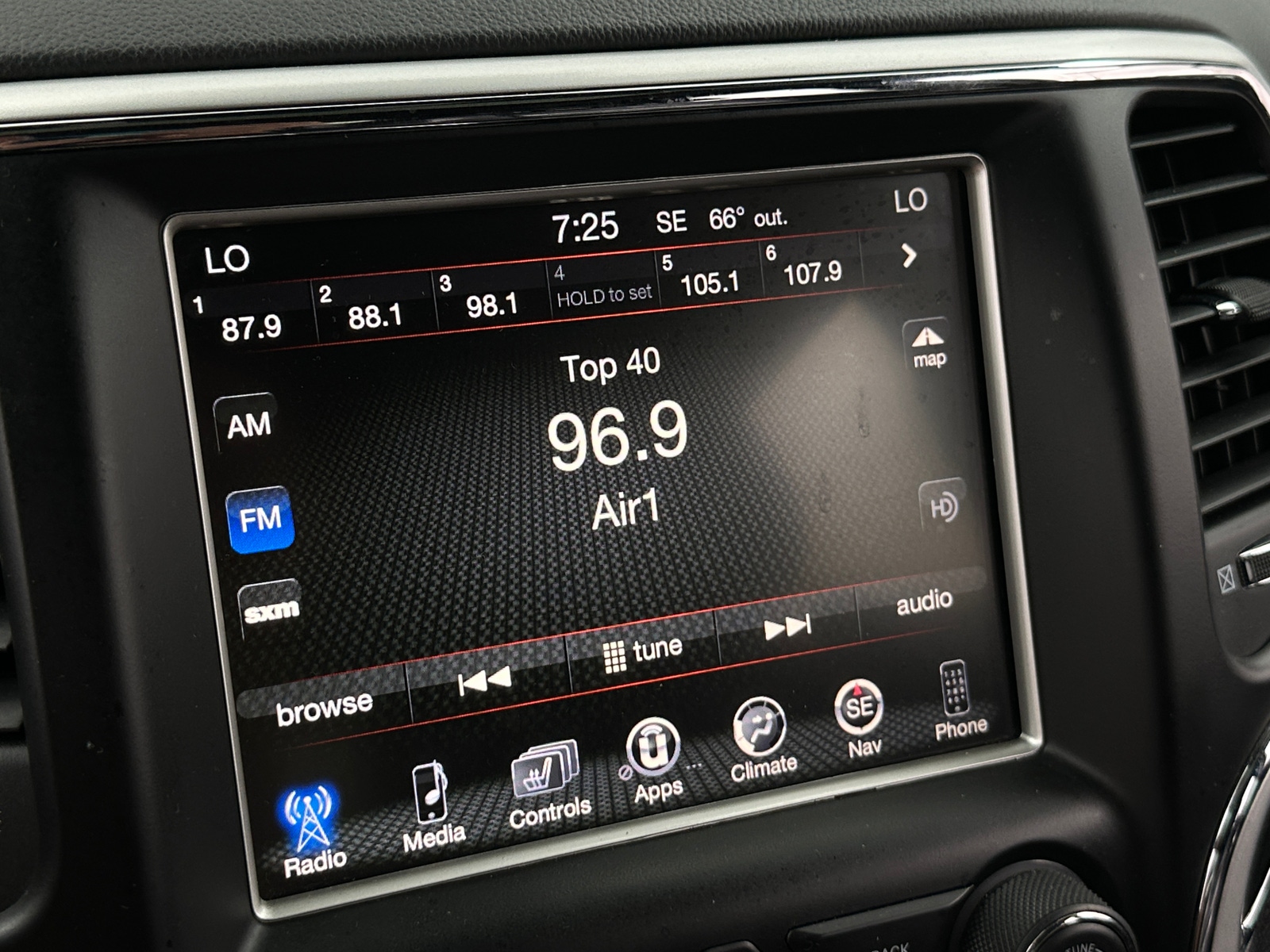 Thumbnail: 2016 Jeep Grand Cherokee - 3