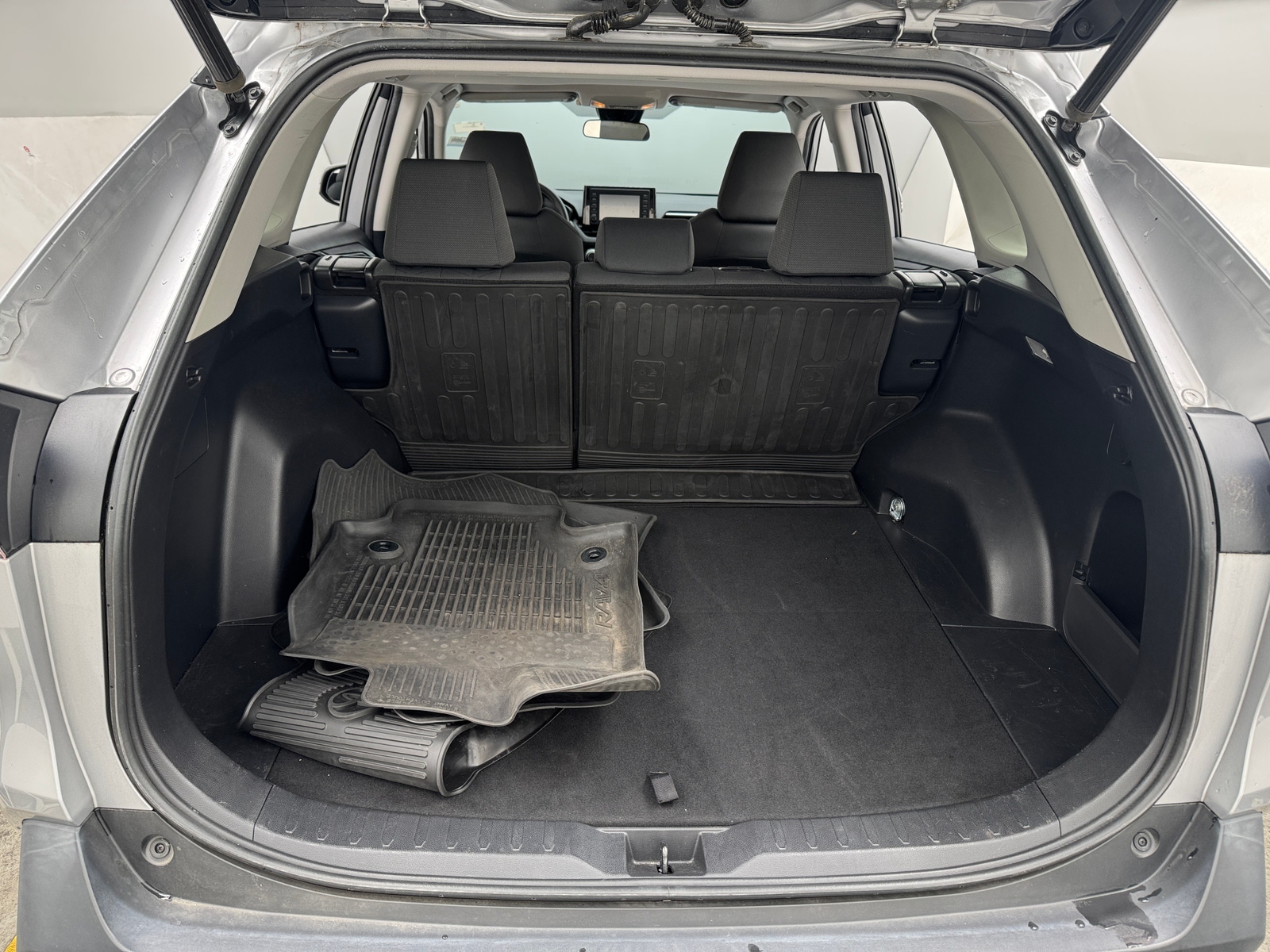 Thumbnail: 2019 Toyota RAV4 - 7