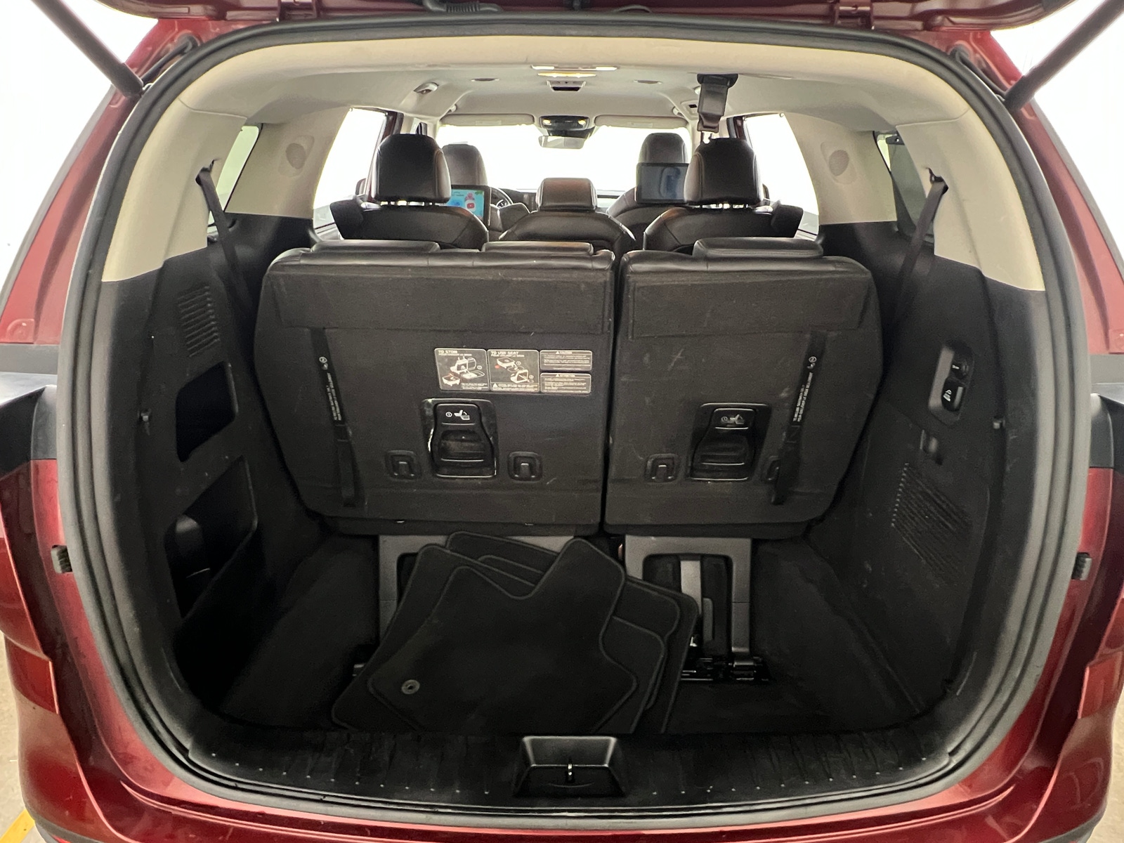 Thumbnail: 2022 Kia Carnival - 6