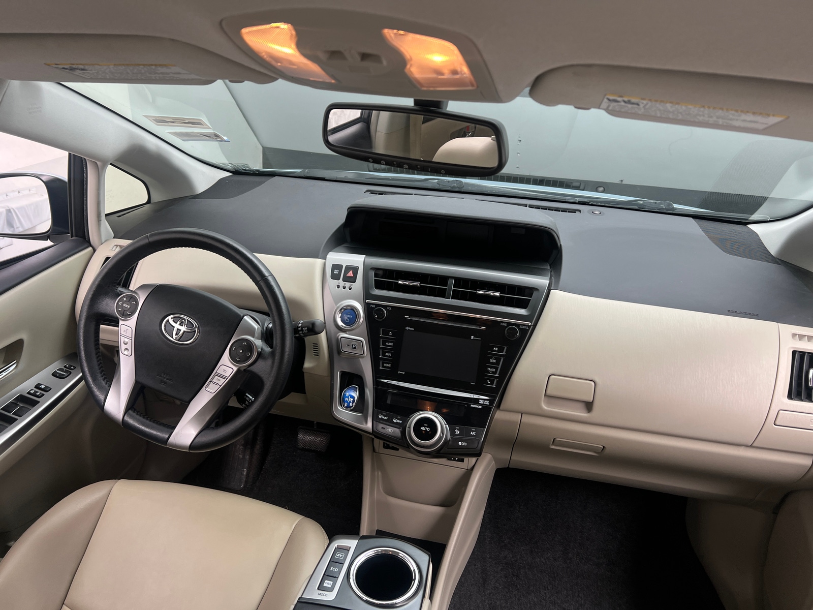 Thumbnail: 2016 Toyota Prius v - 2