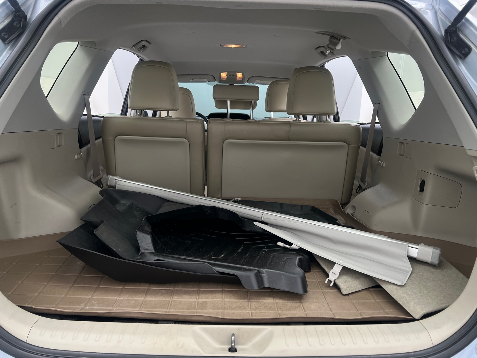 Thumbnail: 2016 Toyota Prius v - 6