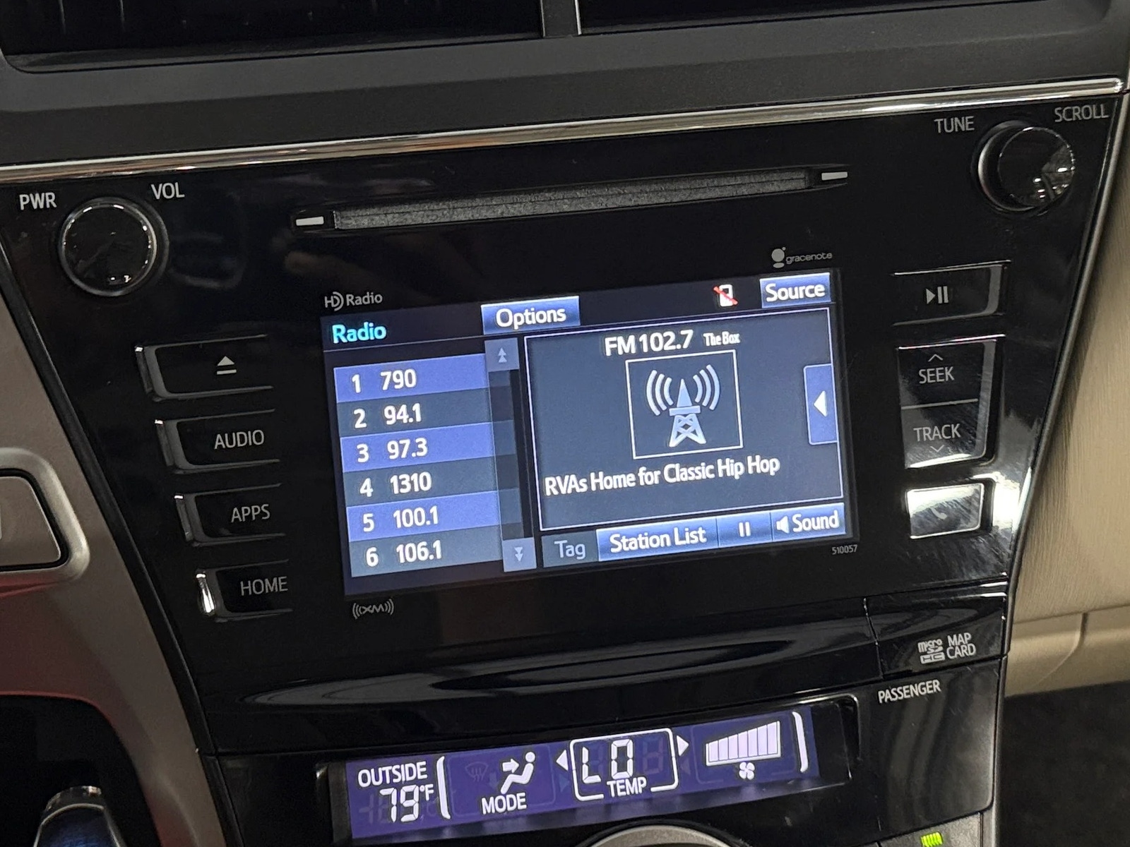 Thumbnail: 2016 Toyota Prius v - 3