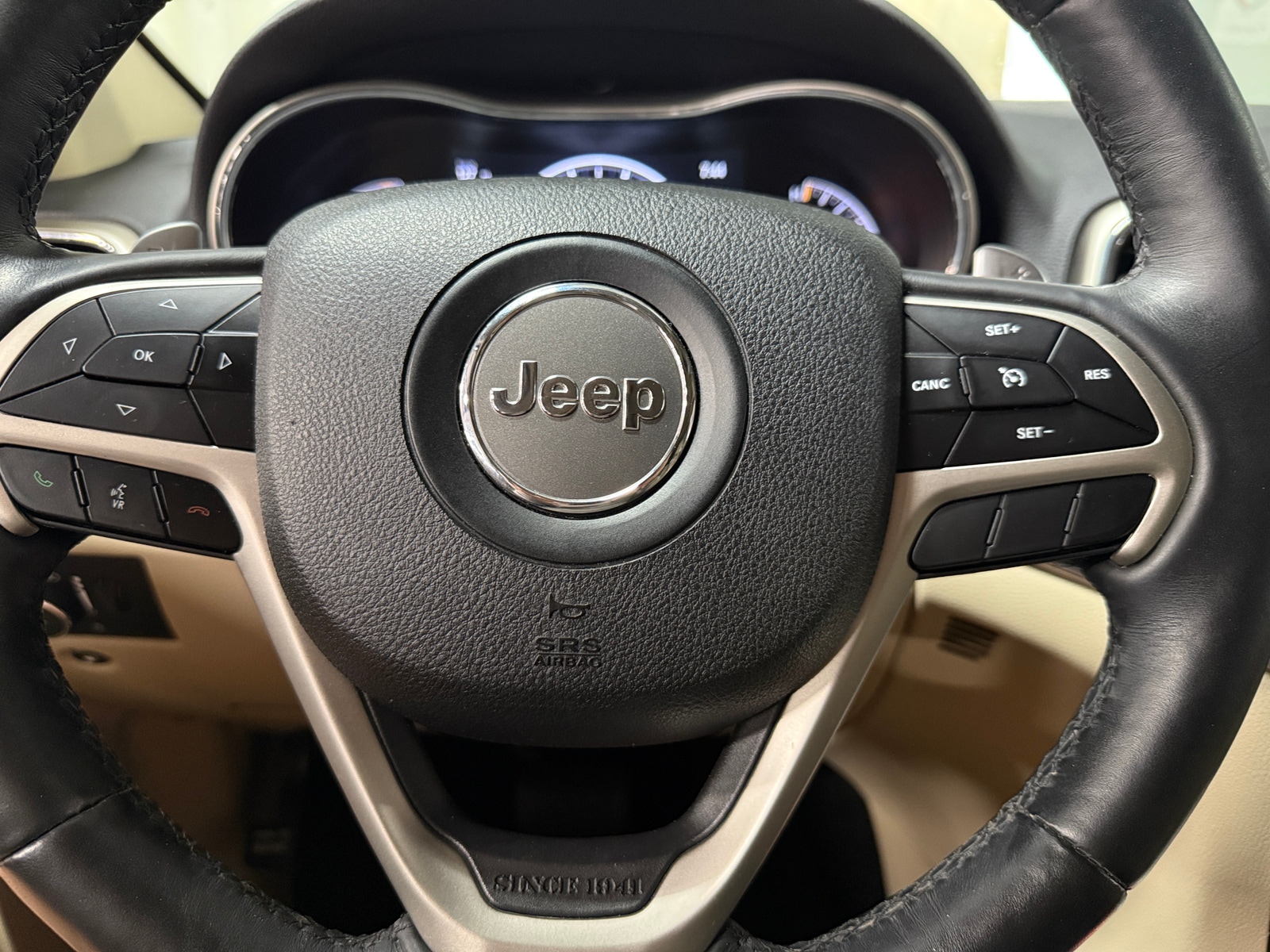Thumbnail: 2017 Jeep Grand Cherokee - 4