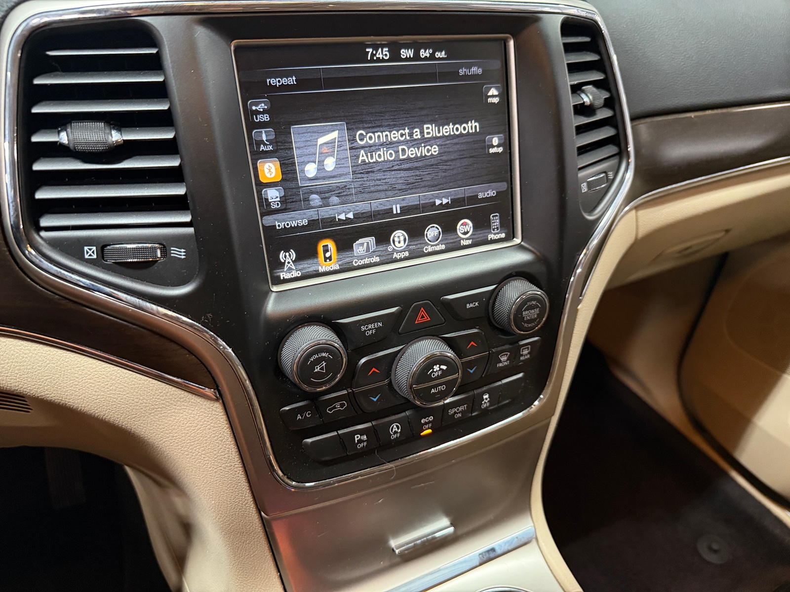 Thumbnail: 2017 Jeep Grand Cherokee - 3