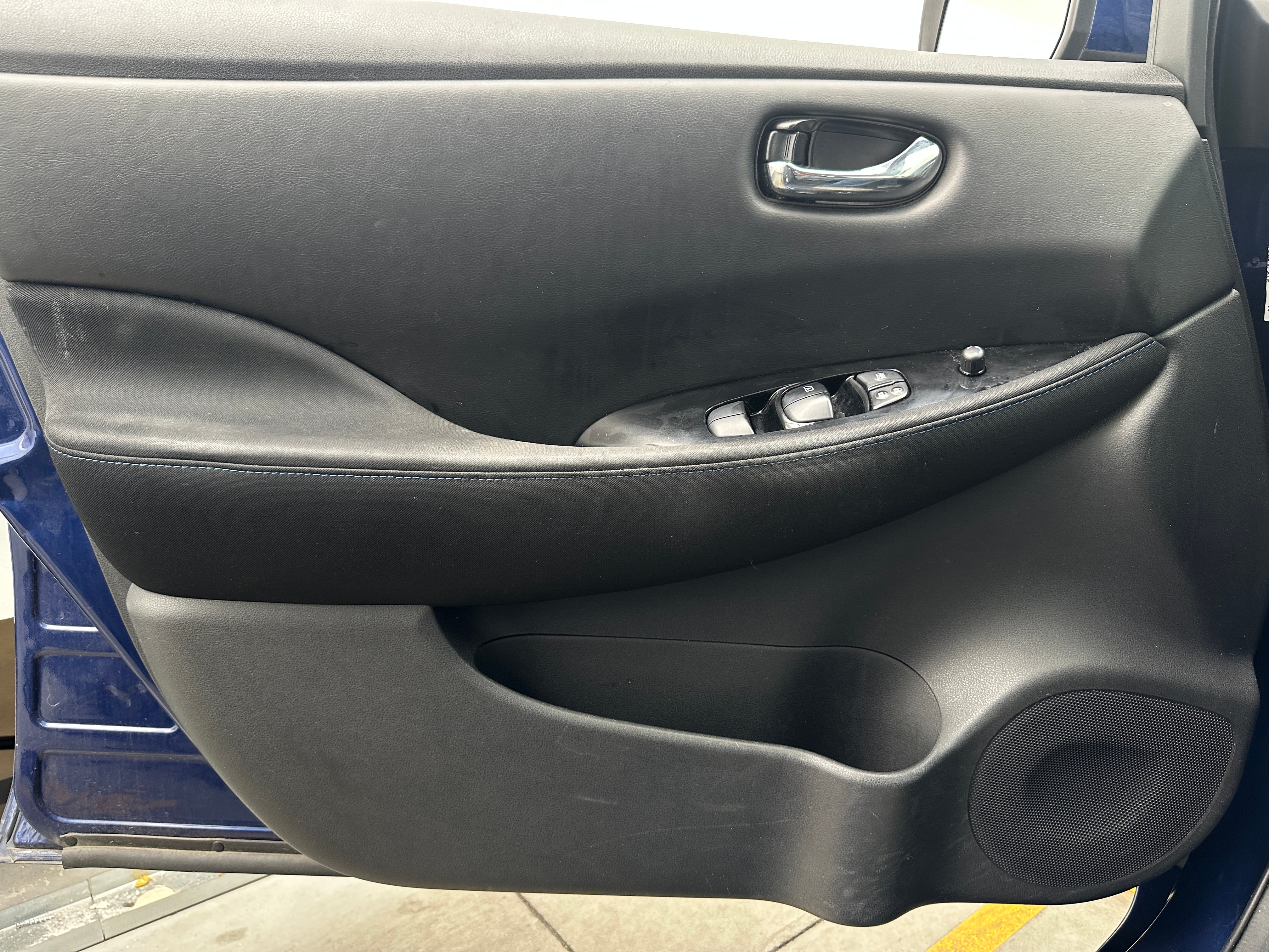 Used 2018 Nissan LEAF SV with VIN 1N4AZ1CP7JC308006 for sale in Oak Creek, WI