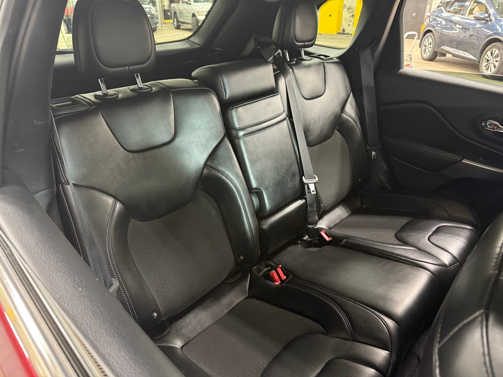 Thumbnail: 2019 Jeep Cherokee - 6