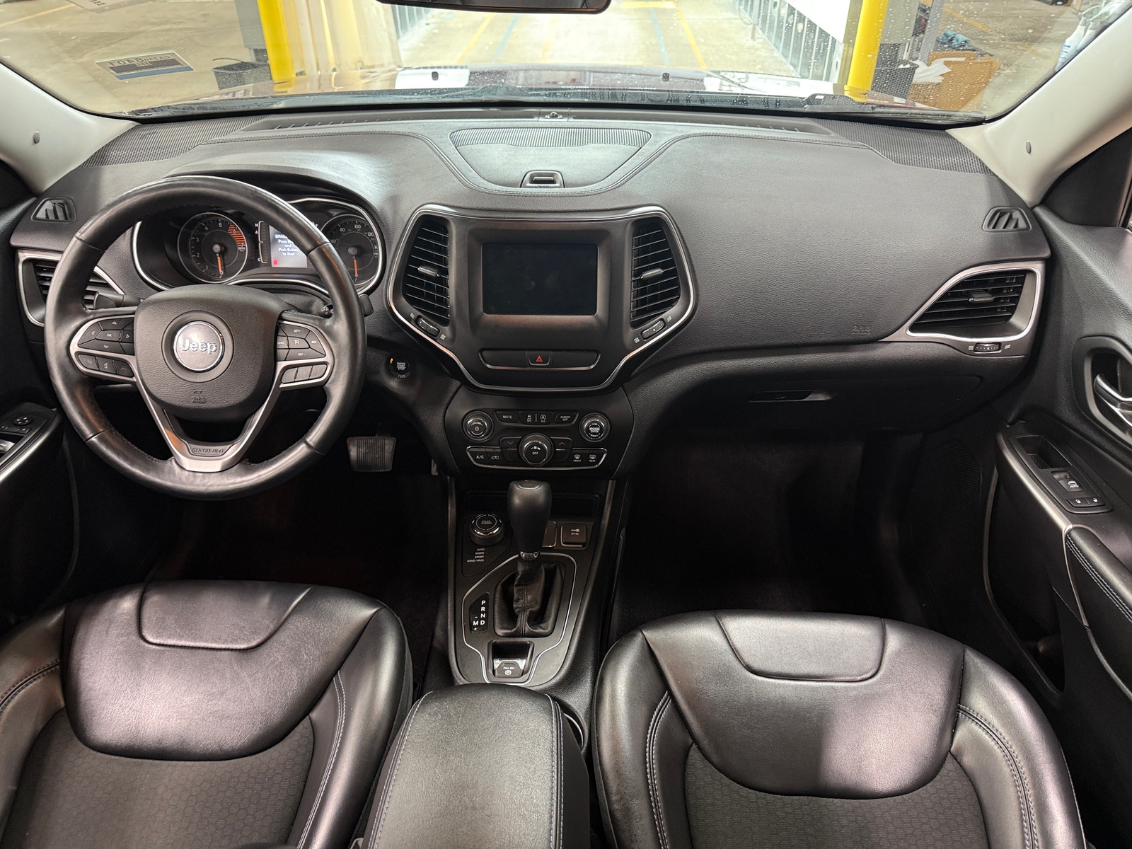 Thumbnail: 2019 Jeep Cherokee - 3