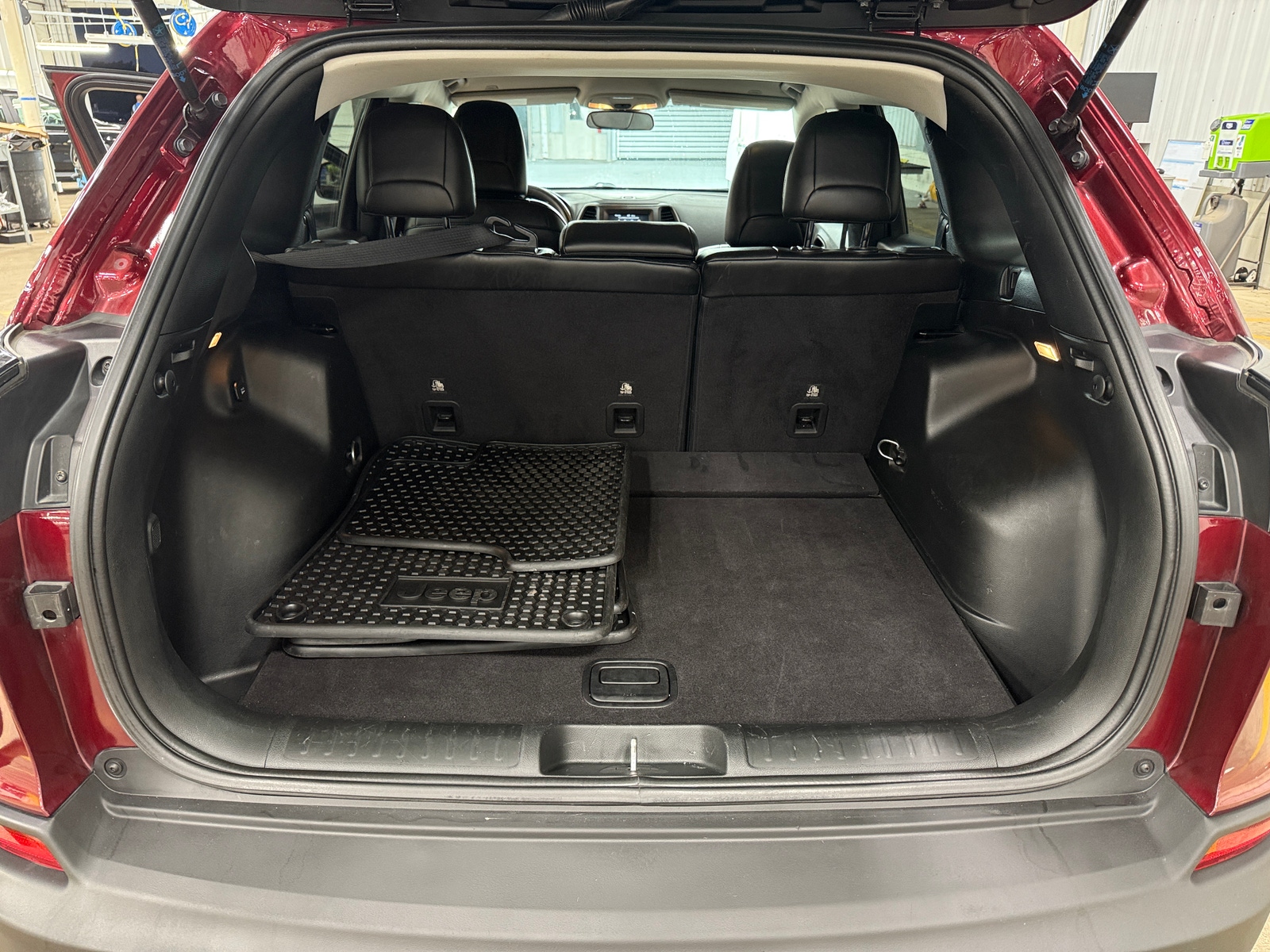 Thumbnail: 2019 Jeep Cherokee - 7