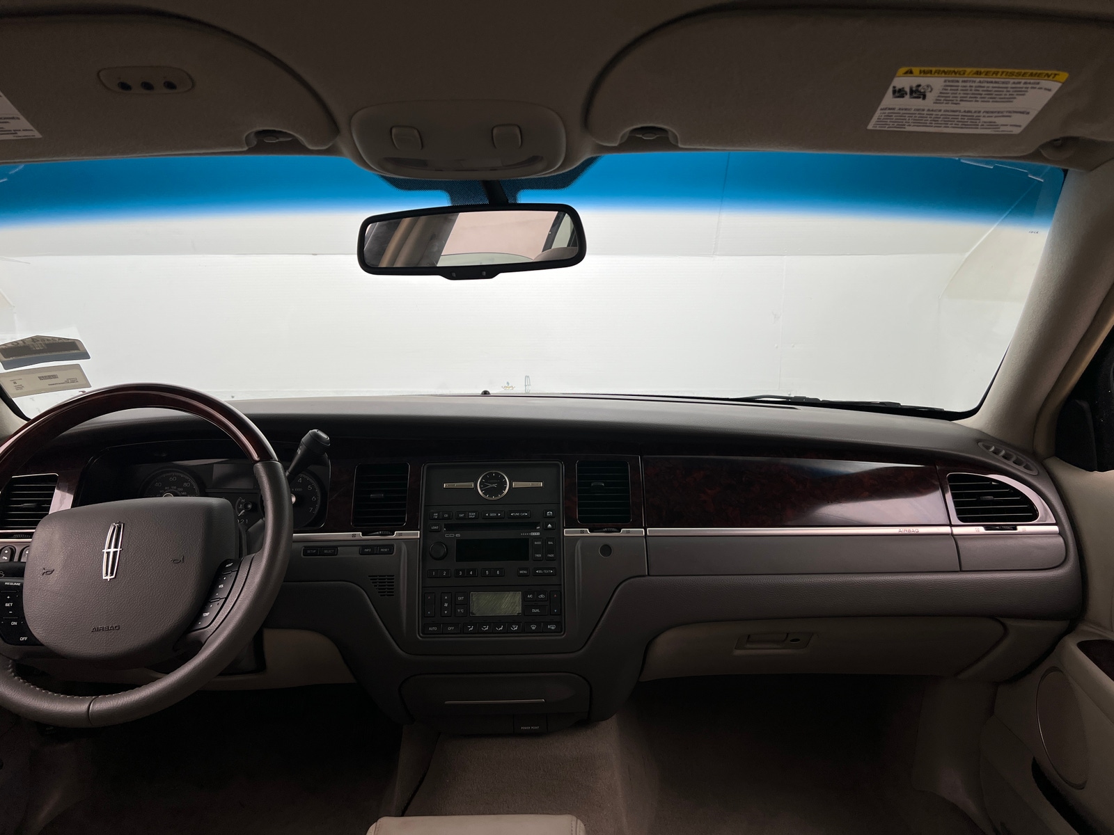 Thumbnail: 2010 Lincoln Town Car - 2