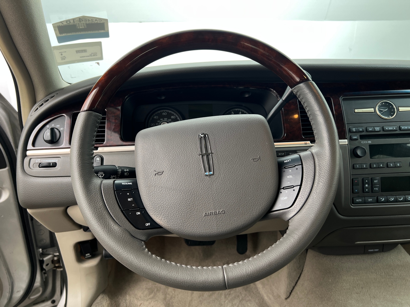 Thumbnail: 2010 Lincoln Town Car - 4