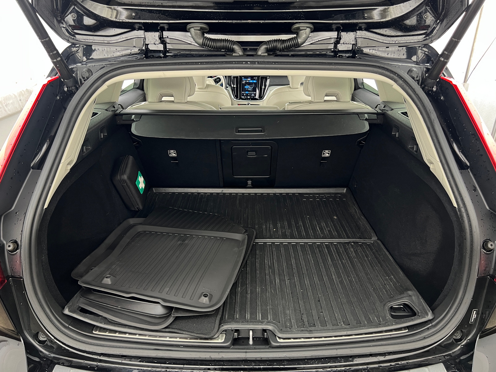 Thumbnail: 2024 Volvo V60 - 6