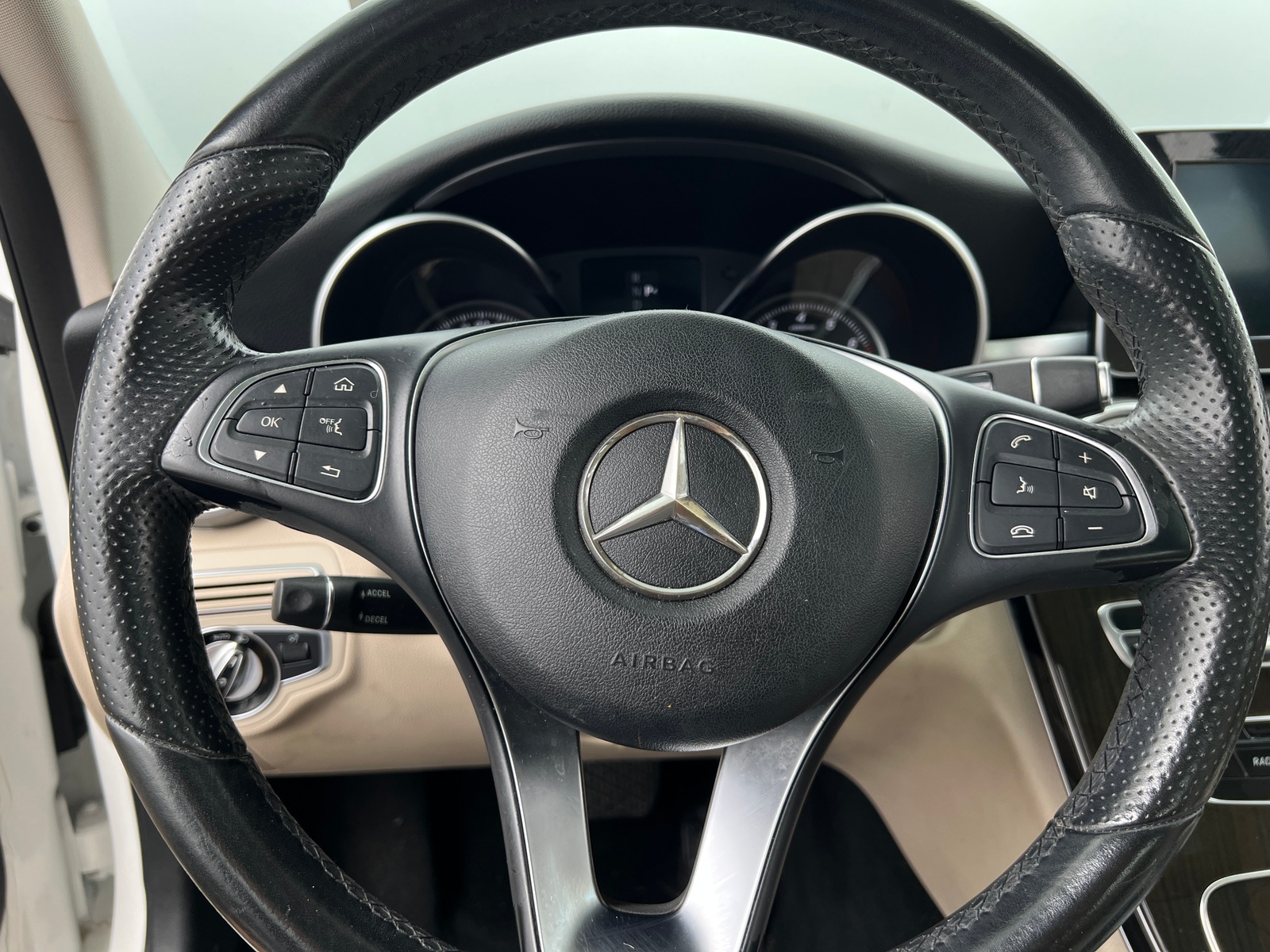 Thumbnail: 2016 Mercedes-Benz C-Class - 4