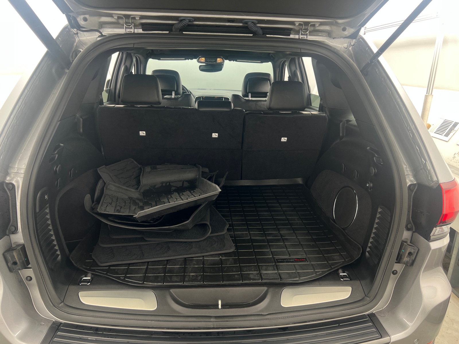 Thumbnail: 2020 Jeep Grand Cherokee - 6