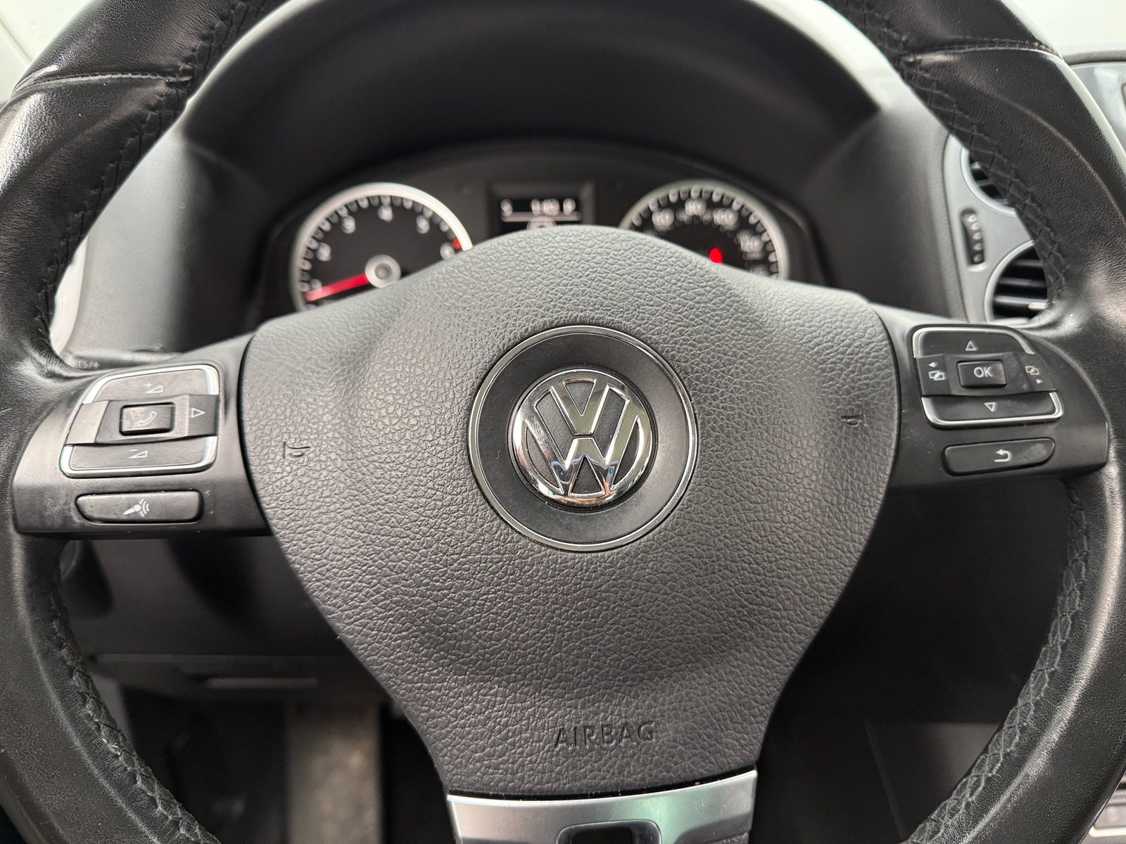 Thumbnail: 2017 Volkswagen Tiguan - 4
