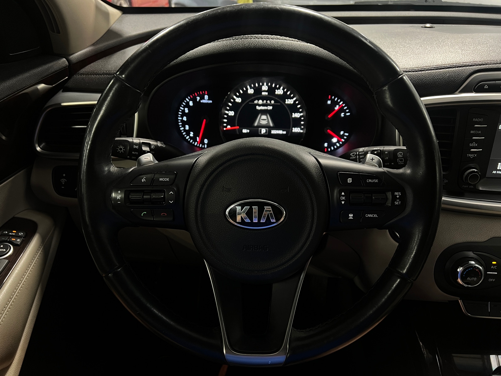 Thumbnail: 2017 Kia Sorento - 4
