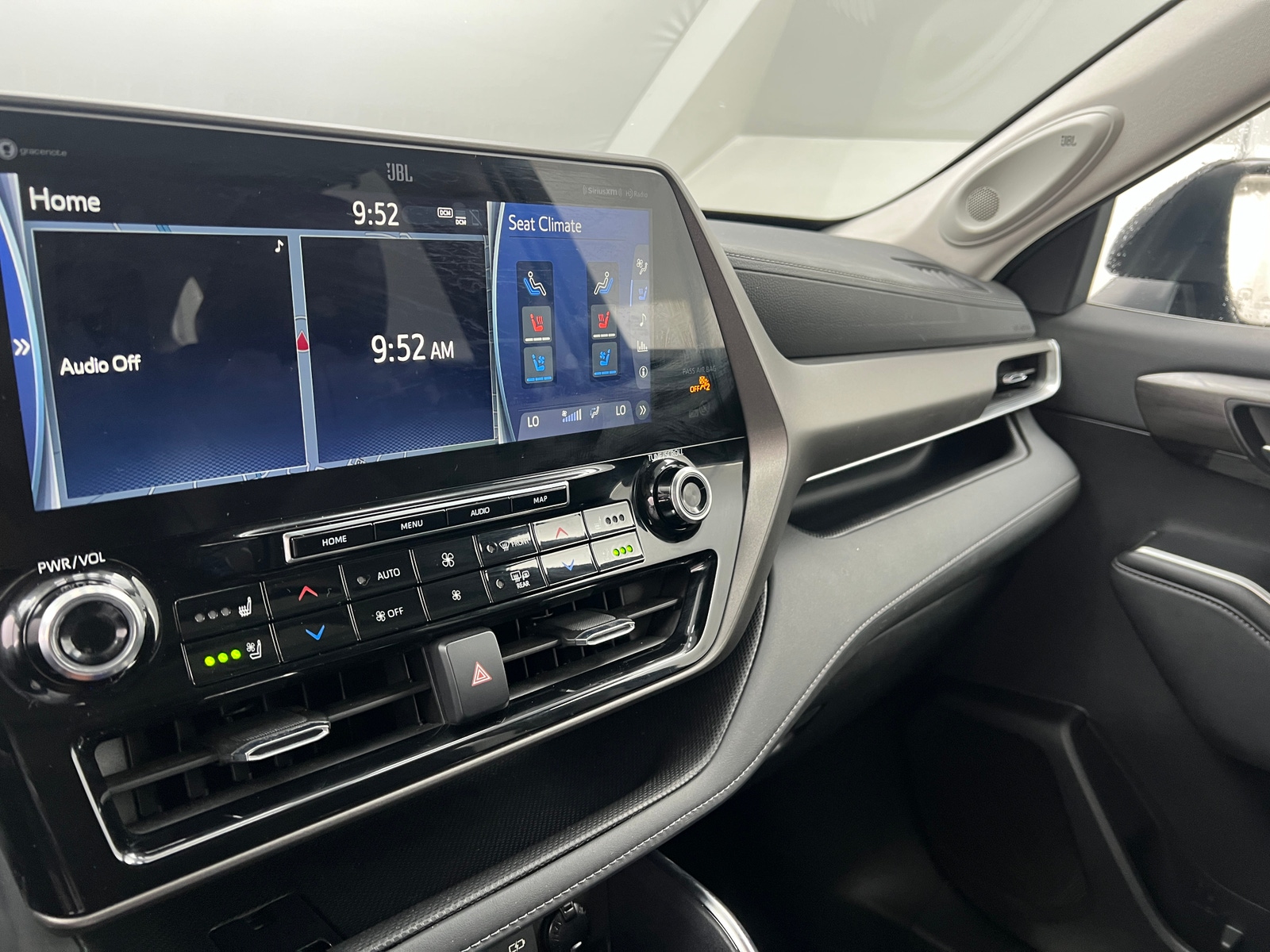 Thumbnail: 2022 Toyota Highlander - 3
