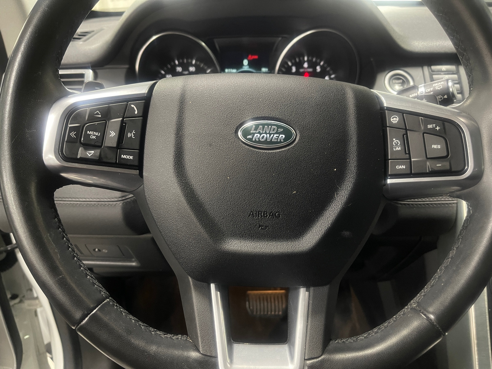 Thumbnail: 2019 Land Rover Discovery Sport - 4