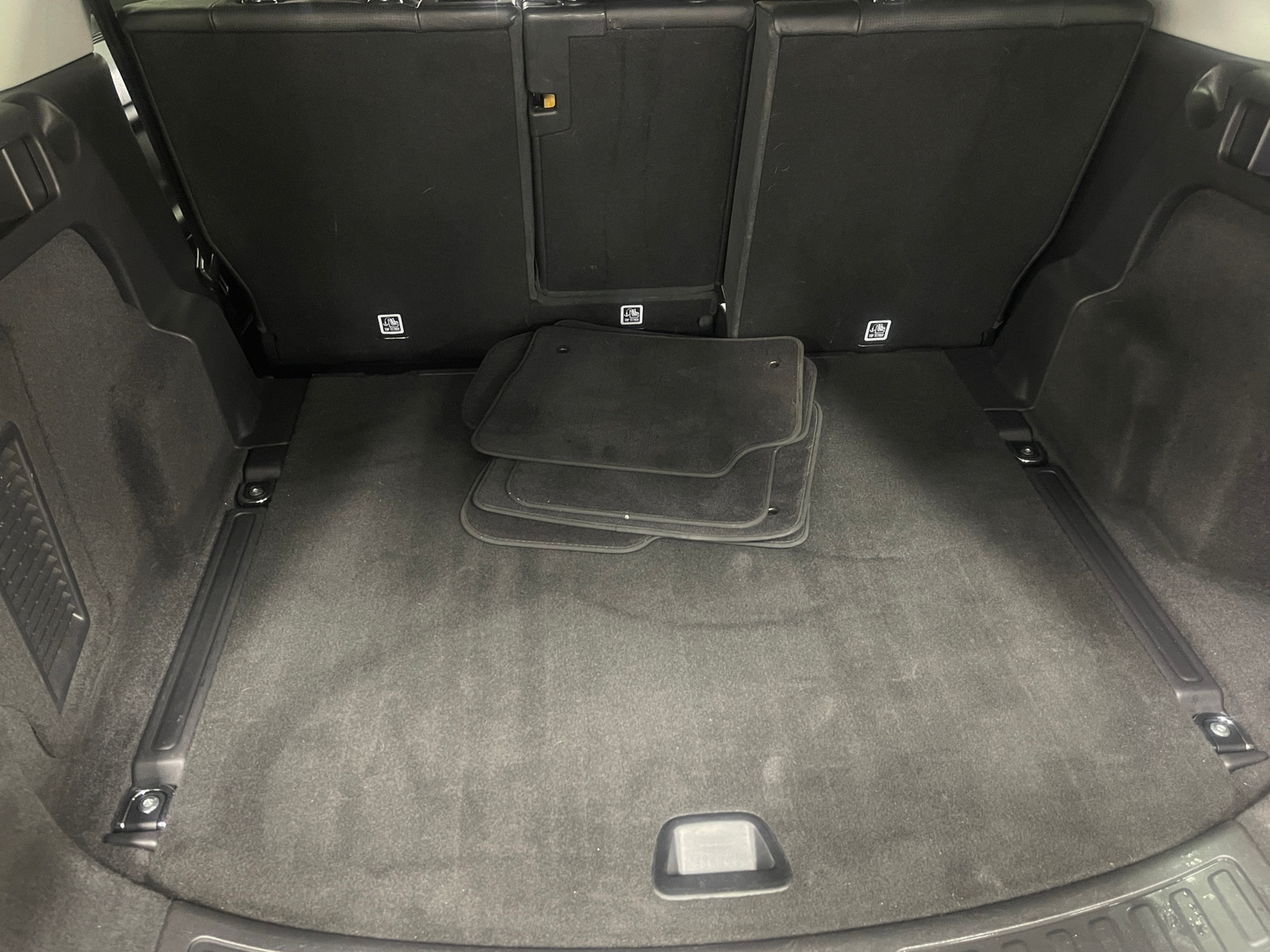 Thumbnail: 2019 Land Rover Discovery Sport - 6